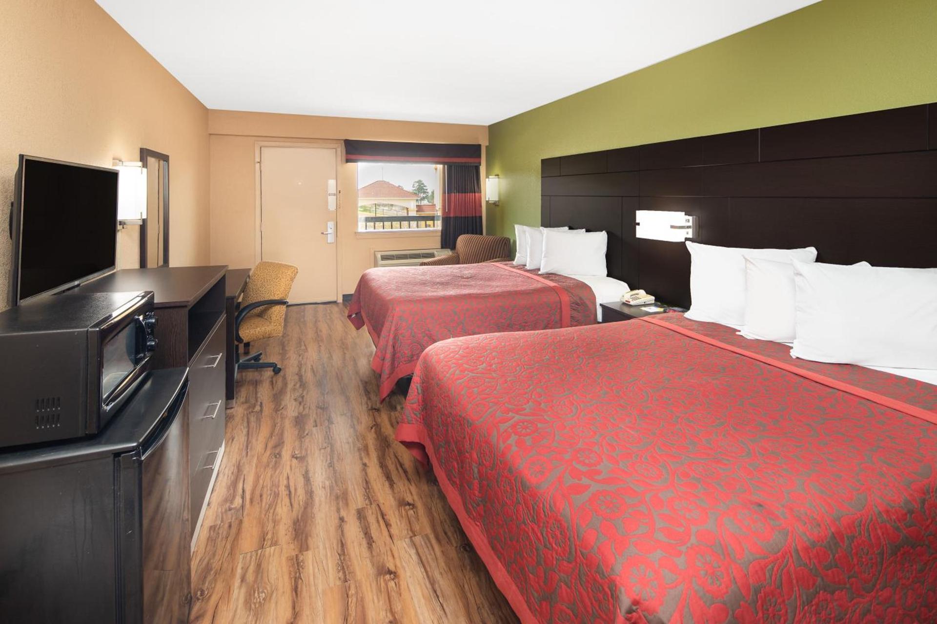 Days Inn by Wyndham Tupelo photo 18