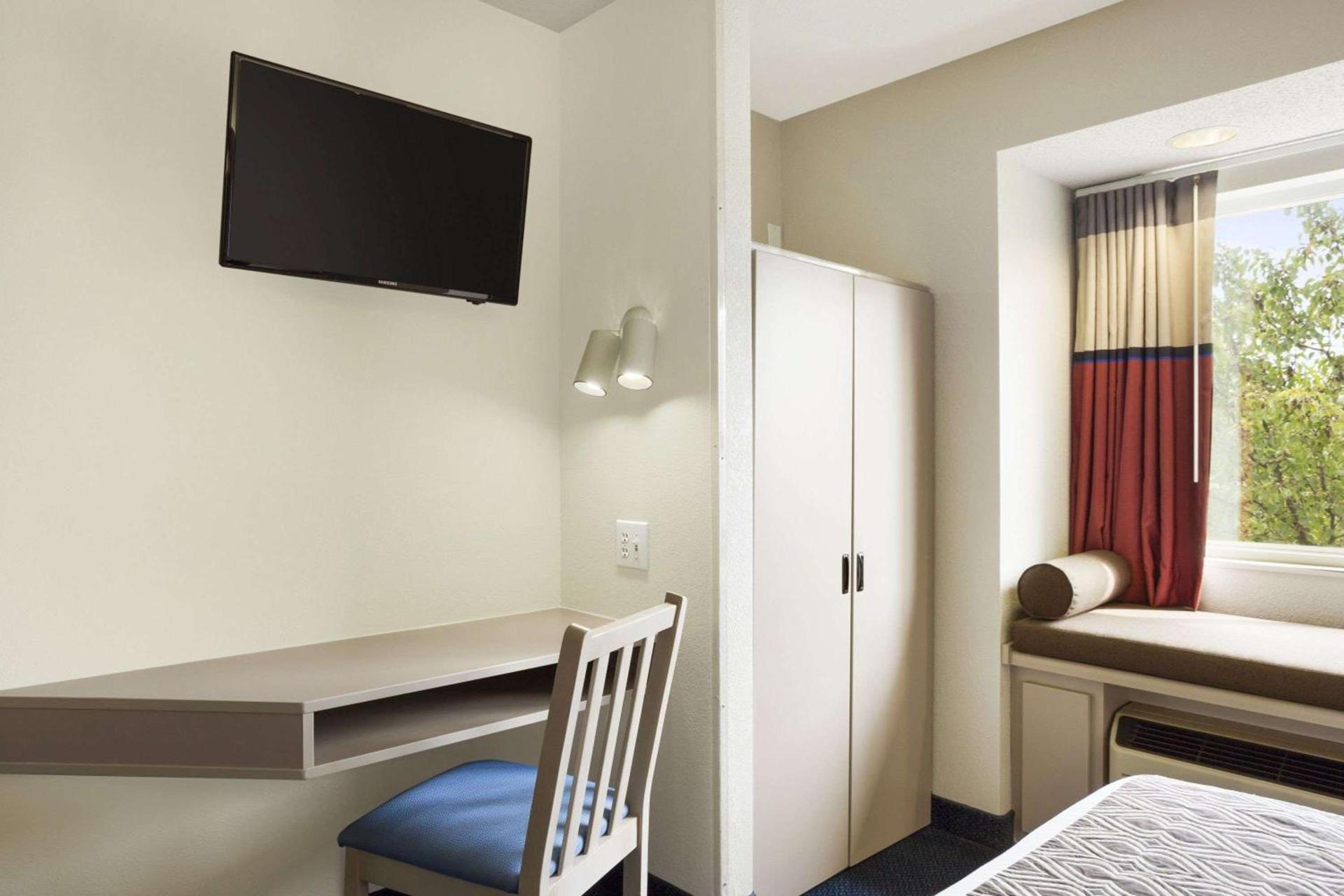 Microtel Inn By Wyndham Louisville East photo 30