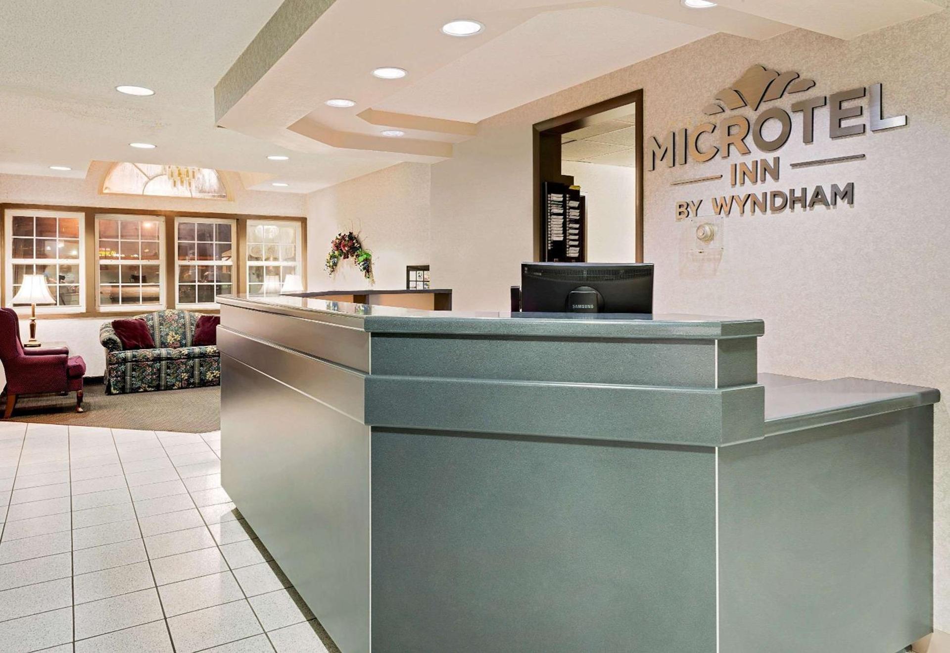 Microtel Inn & Suites by Wyndham Joplin photo 2