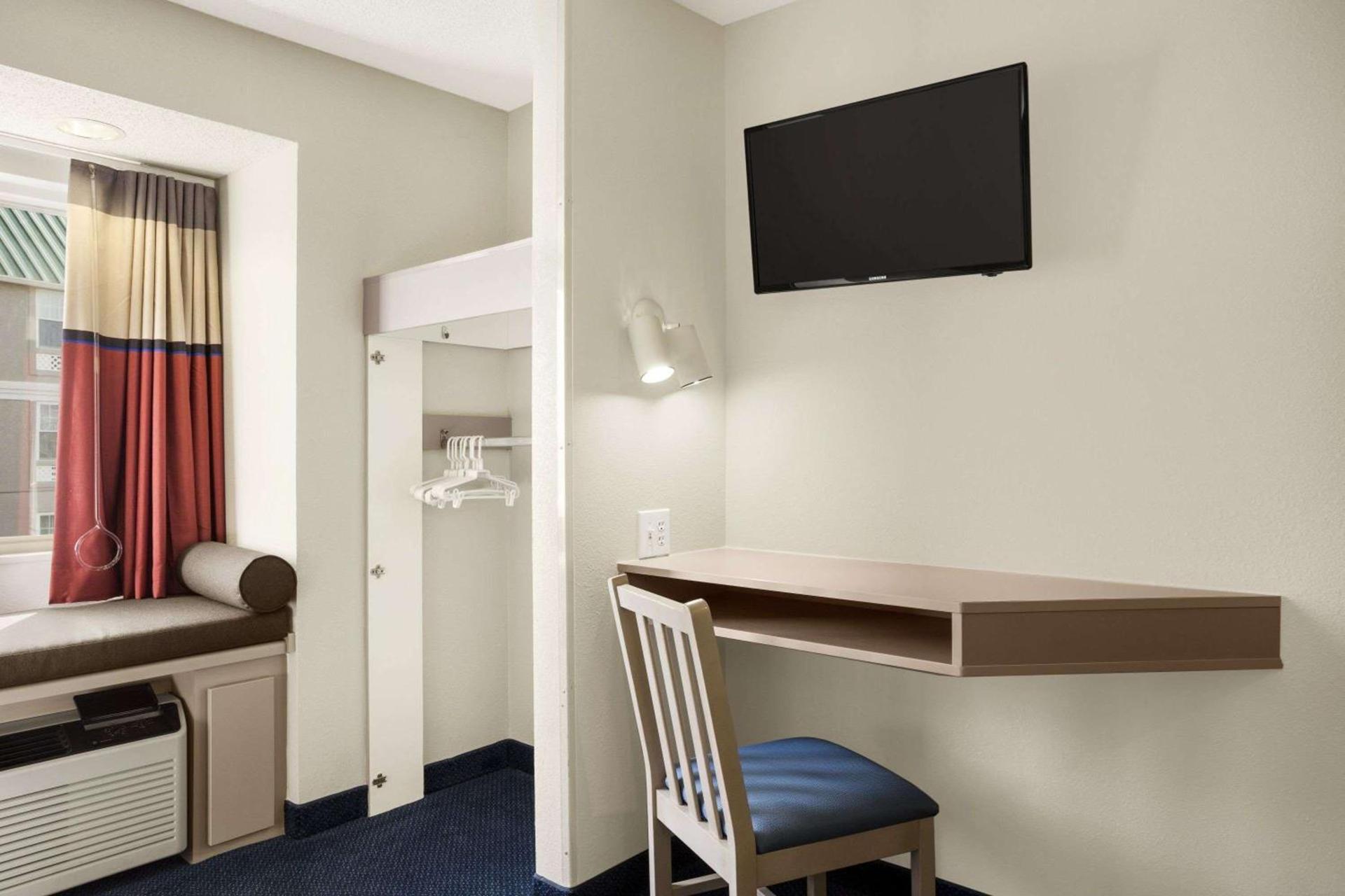 Microtel Inn By Wyndham Louisville East photo 25