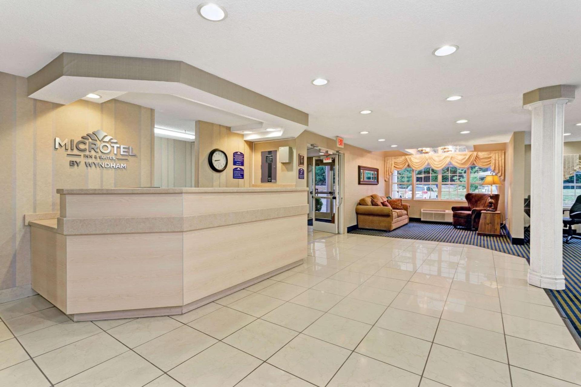 Microtel Inn & Suites by Wyndham Florence/Cincinnati Airpo photo 2