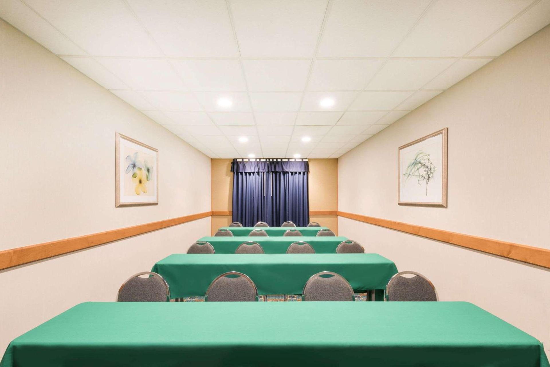 Wingate by Wyndham - York photo 11