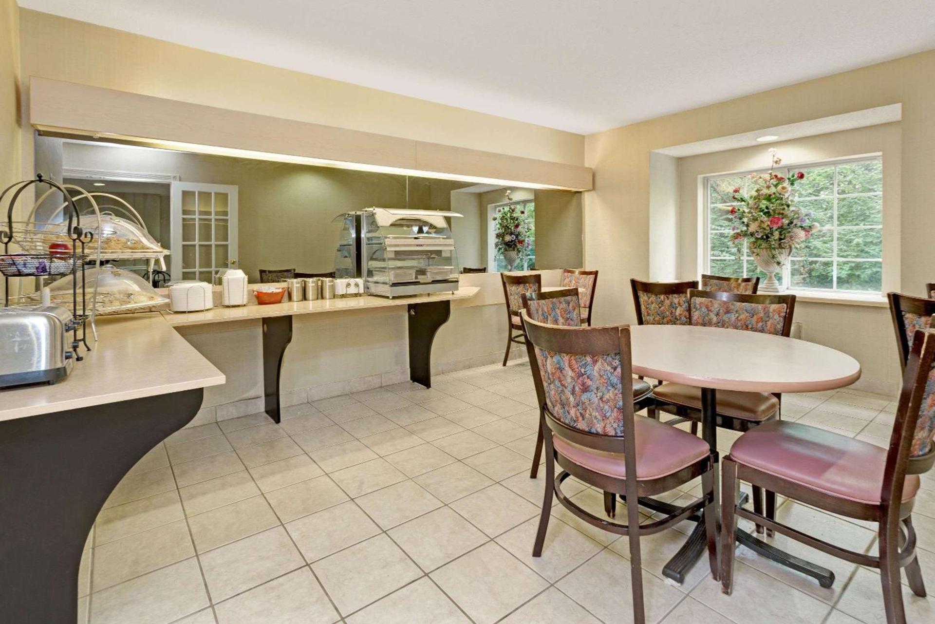Microtel Inn & Suites by Wyndham Florence/Cincinnati Airpo photo 42
