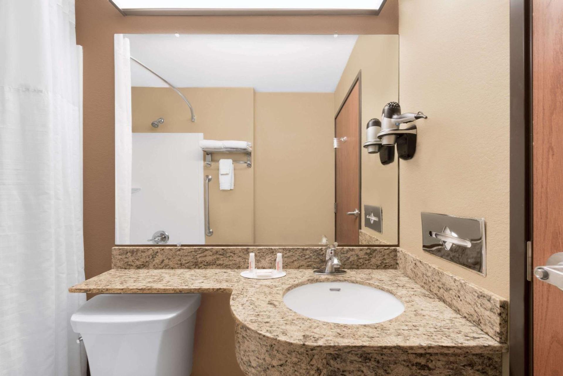 Microtel Inn & Suites by Wyndham photo 35