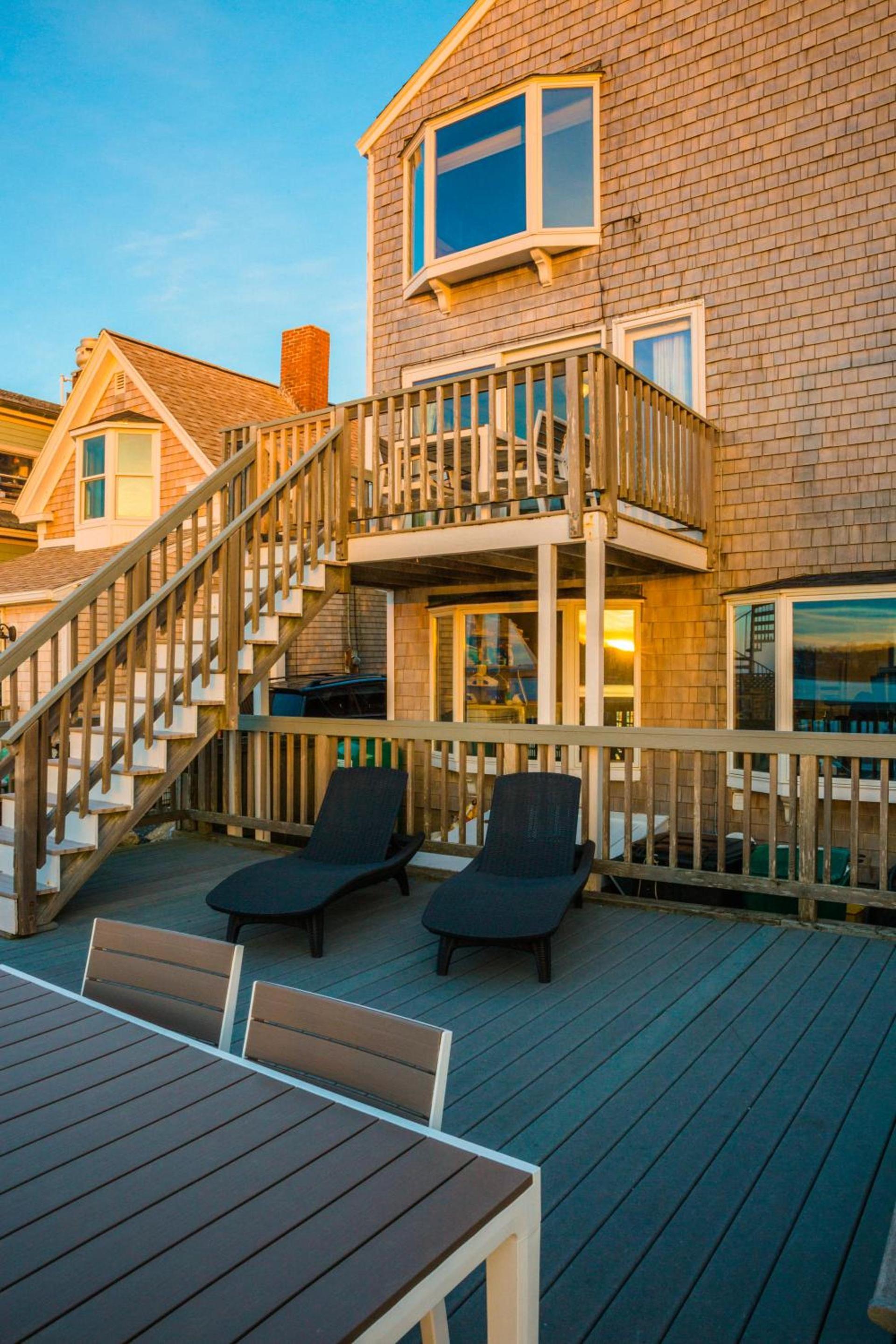 Bearskin Neck Motor Lodge photo 36