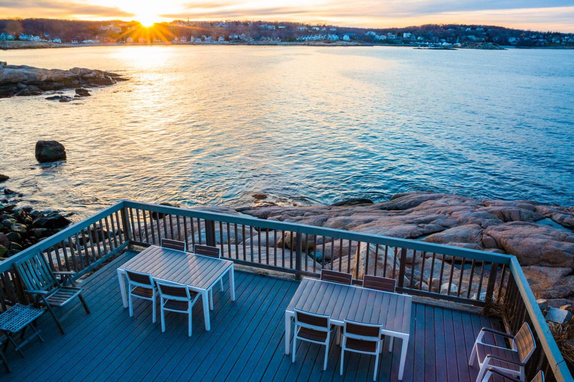 Bearskin Neck Motor Lodge photo 34