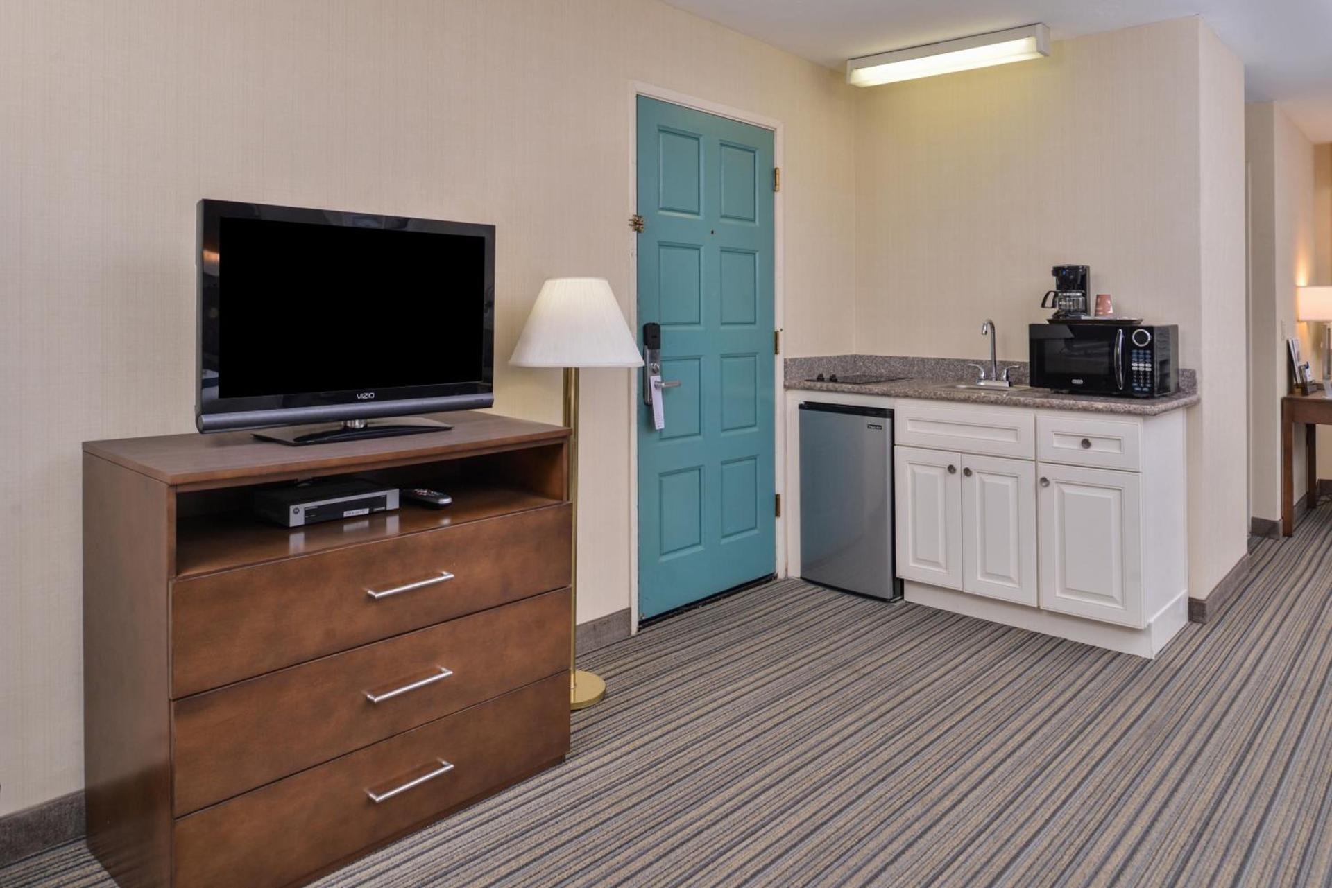 Good Living Inn photo 29