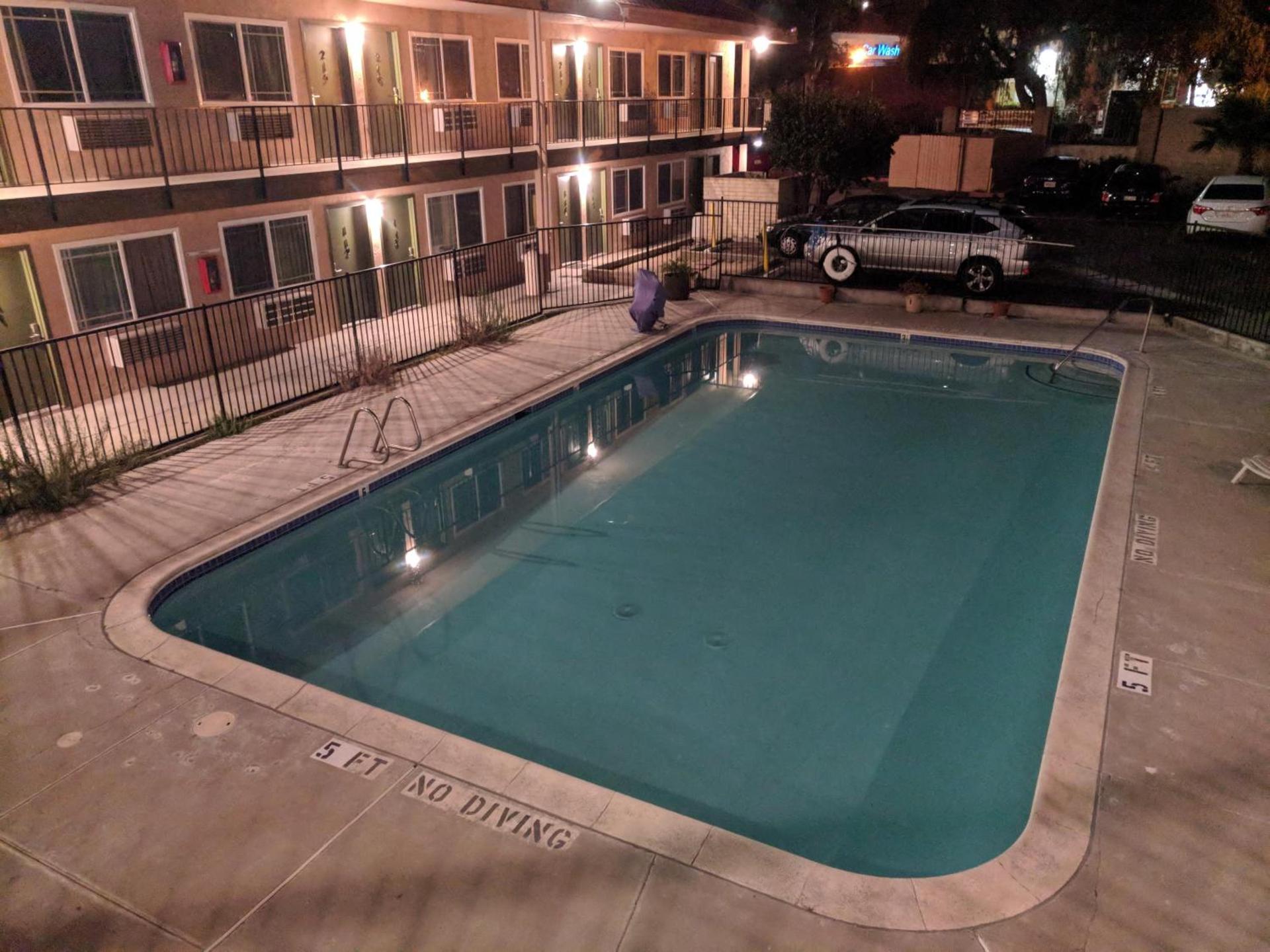Americas Best Value Inn Thousand Oaks photo 2