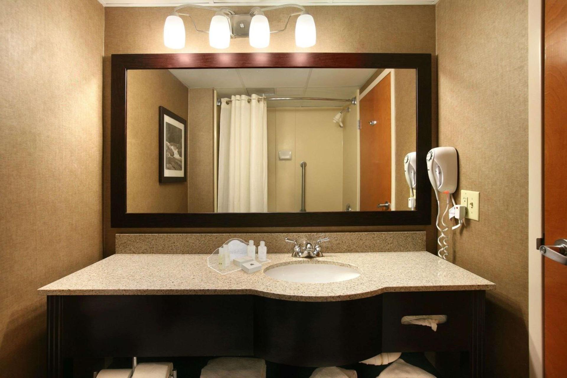Wingate by Wyndham Garner/Raleigh South photo 11
