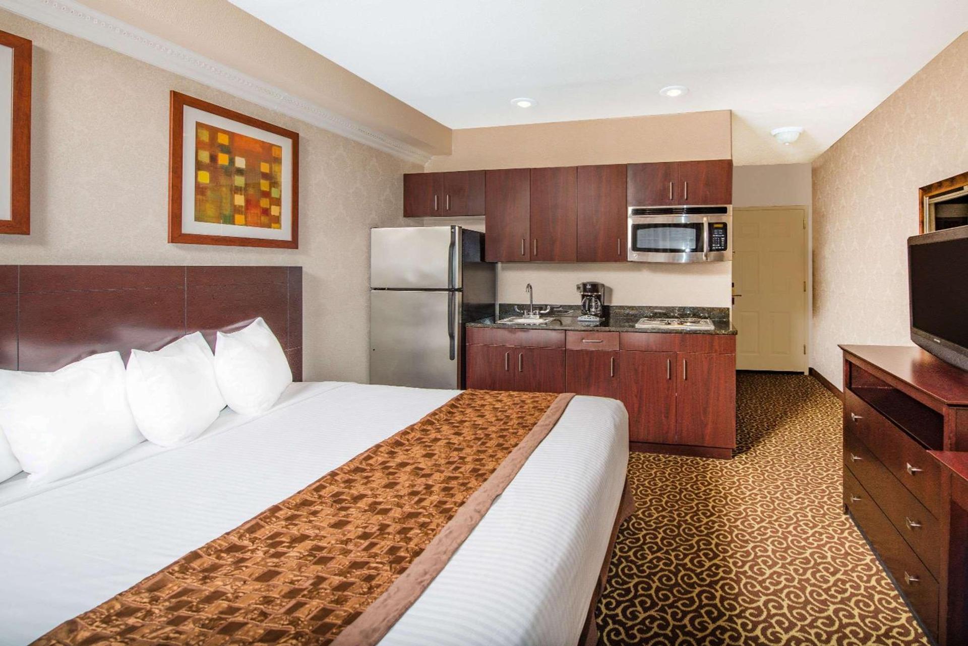 Hawthorn Extended Stay by Wyndham El Paso photo 44