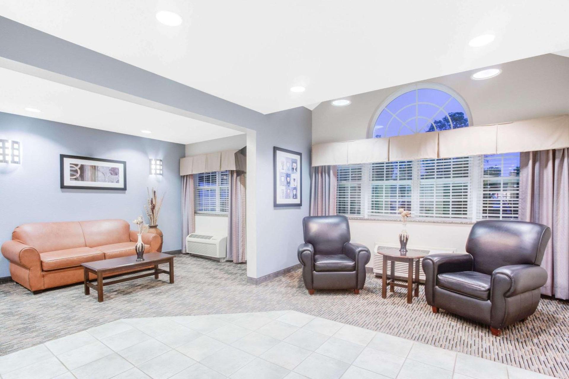 Microtel Inn & Suites Bath photo 3