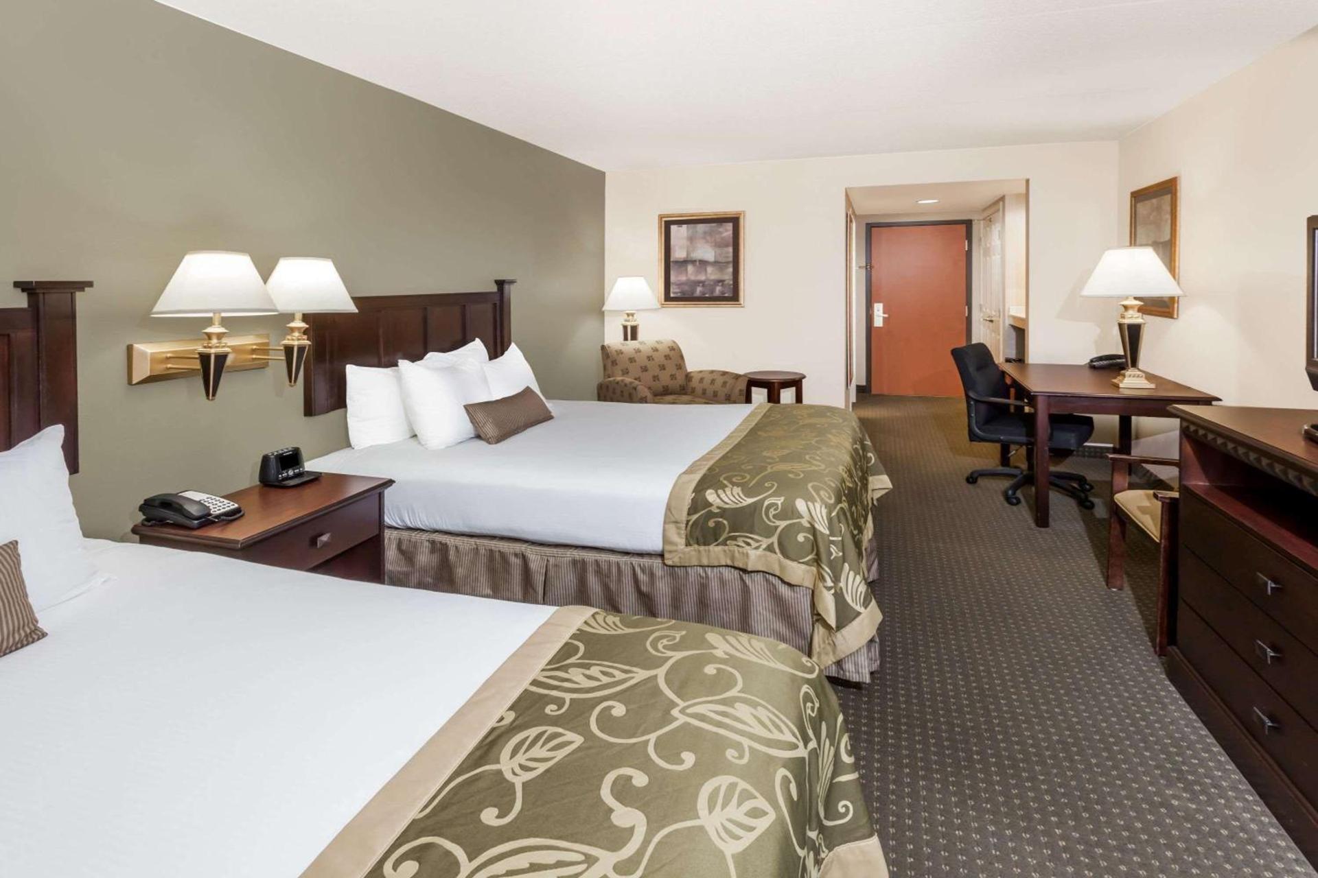 Wingate by Wyndham Peoria - Complimentary Area Shuttle photo 32