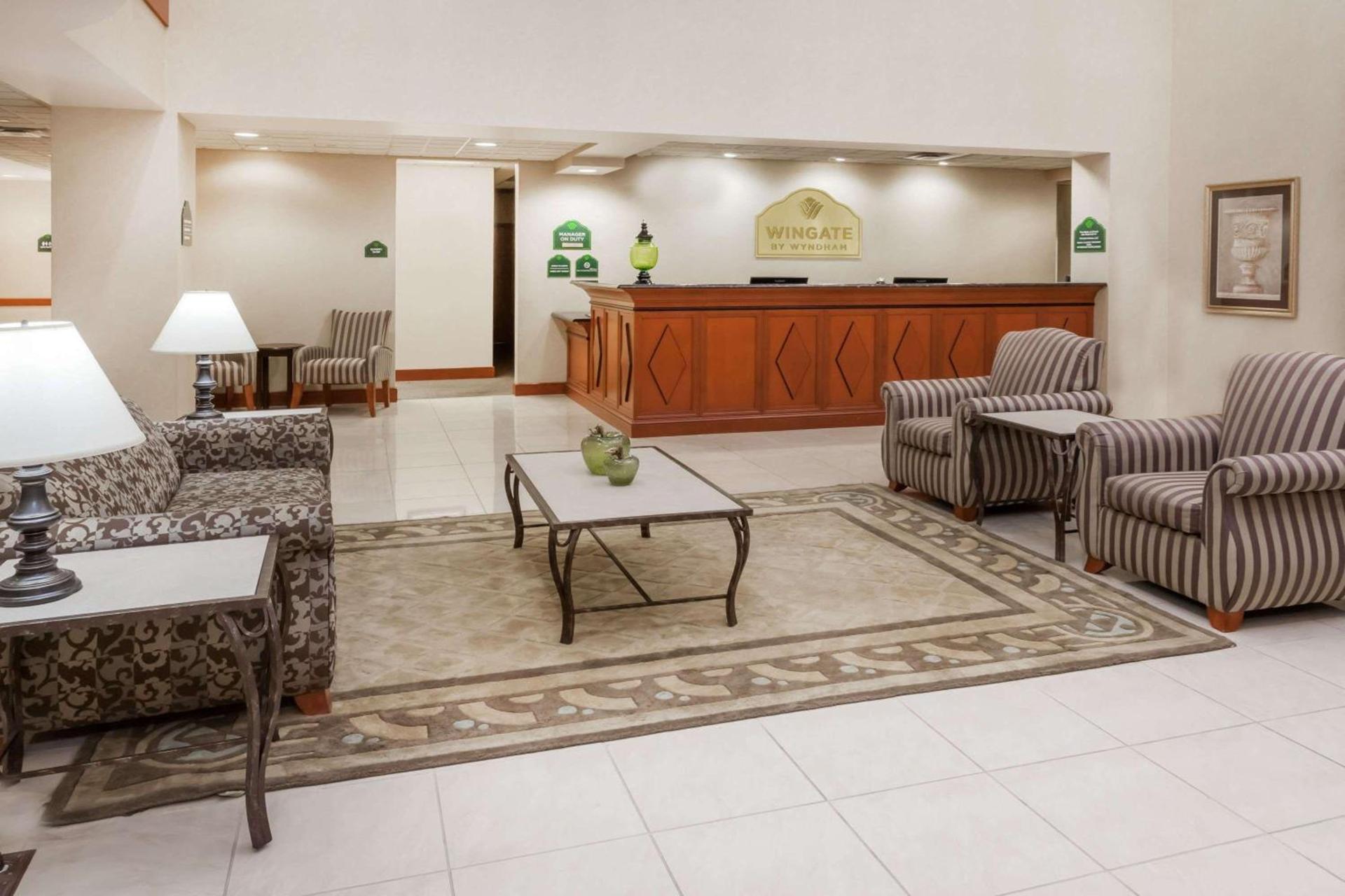 Wingate by Wyndham Peoria - Complimentary Area Shuttle photo 34