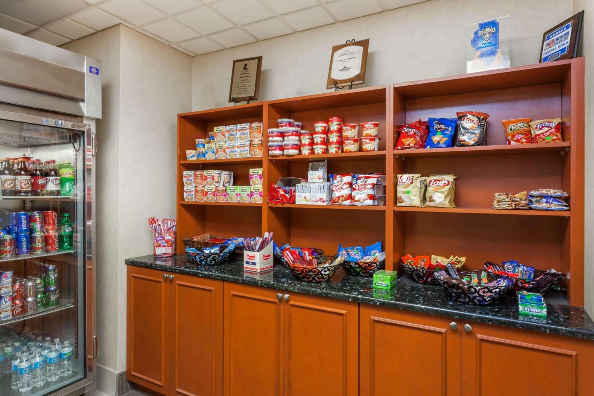 Wingate by Wyndham Peoria - Complimentary Area Shuttle photo 36