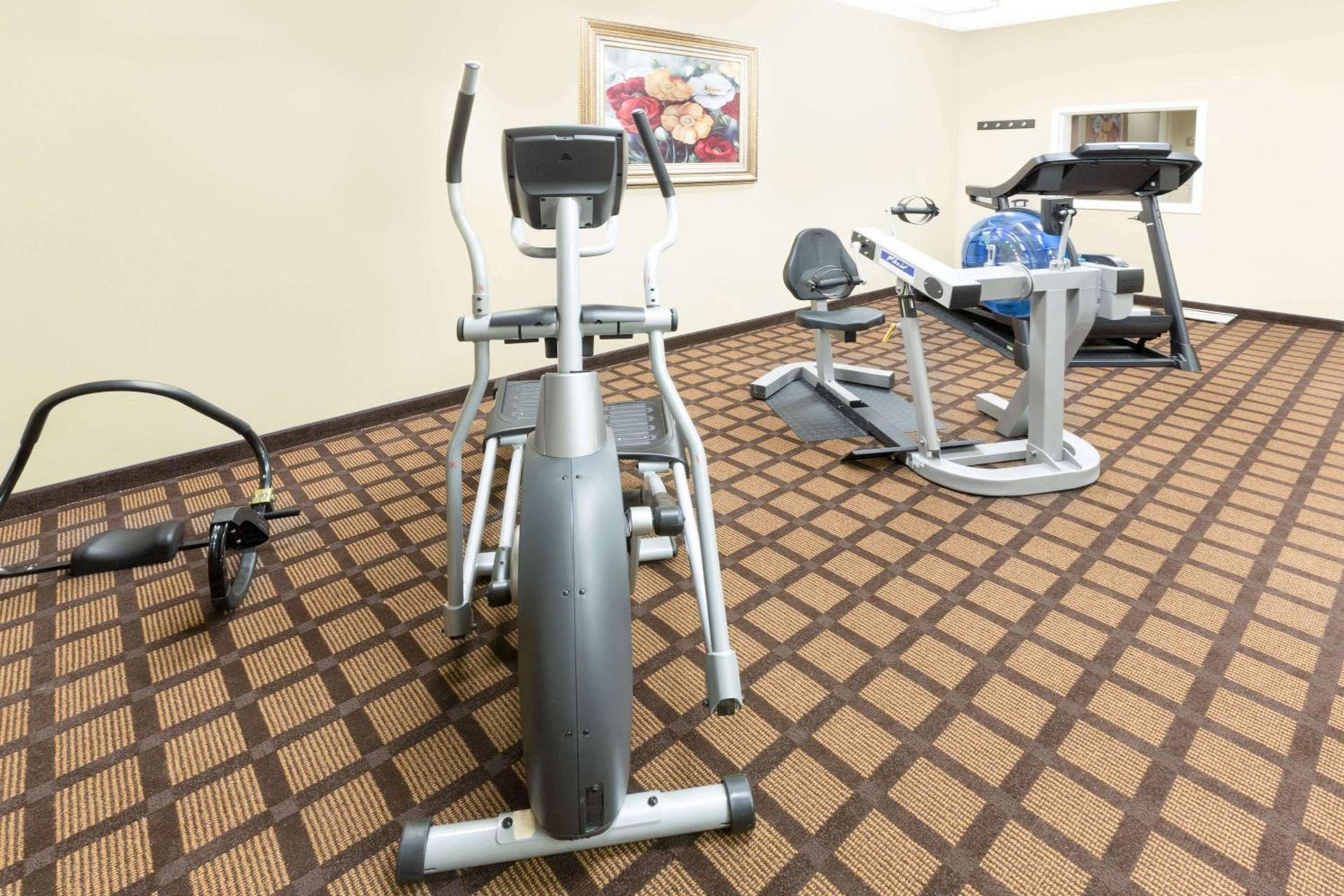 Microtel Inn & Suites by Wyndham Ozark photo 37