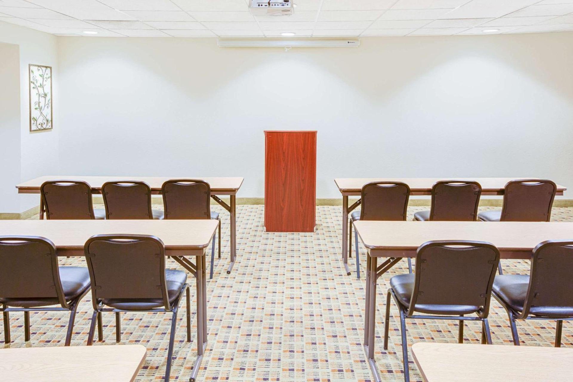 Microtel Inn & Suites by Wyndham Saraland photo 3