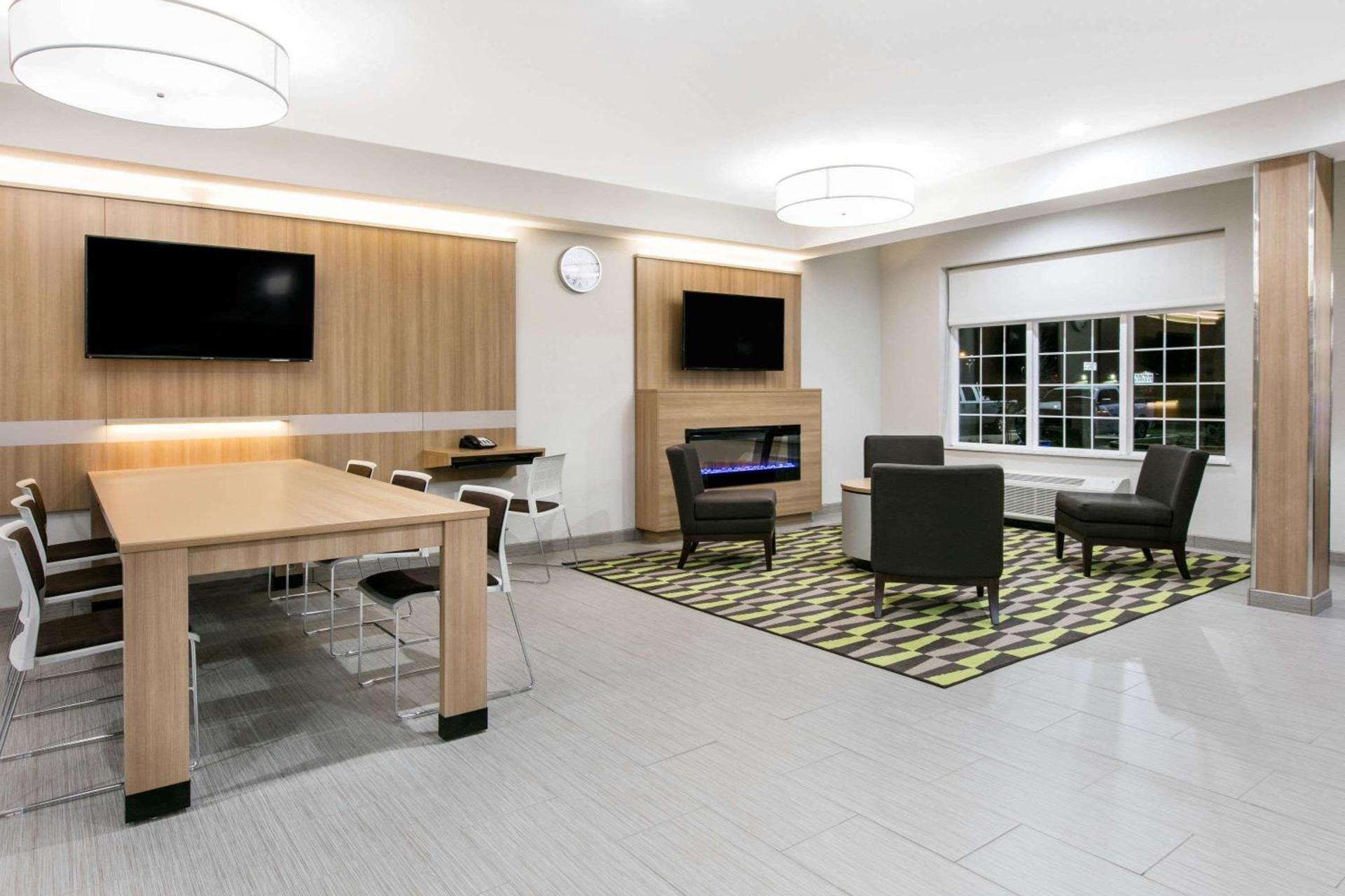 Microtel Inn & Suites by Wyndham Lubbock photo 40