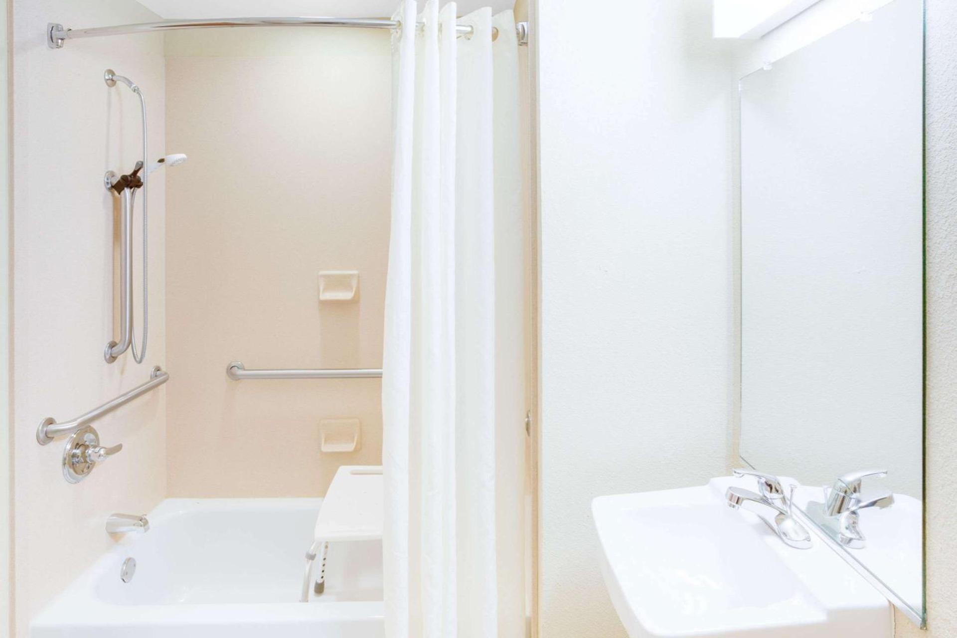 Microtel Inn & Suites by Wyndham Saraland photo 31