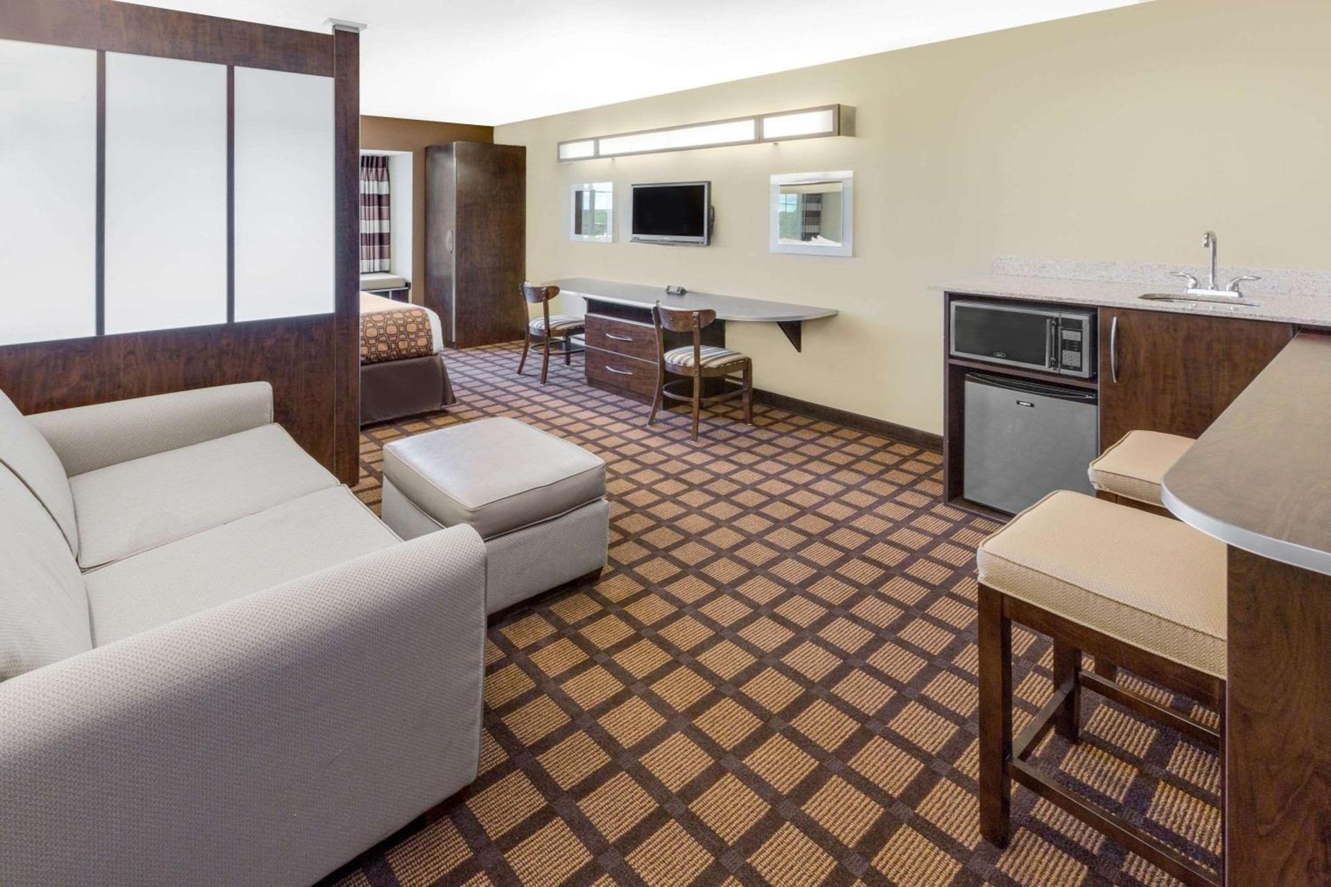 Microtel Inn & Suites by Wyndham Ozark photo 40