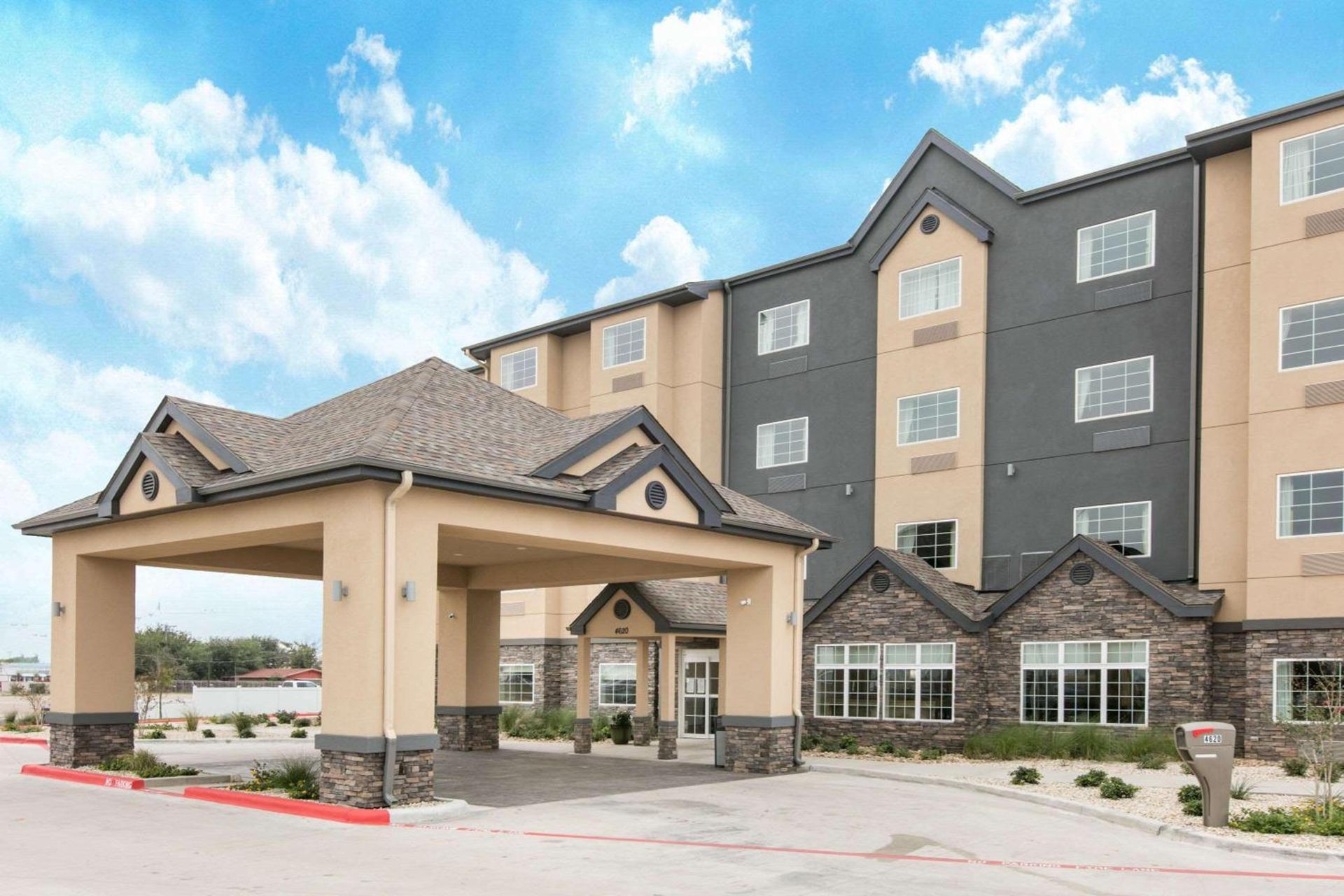Microtel Inn & Suites by Wyndham Lubbock photo 1