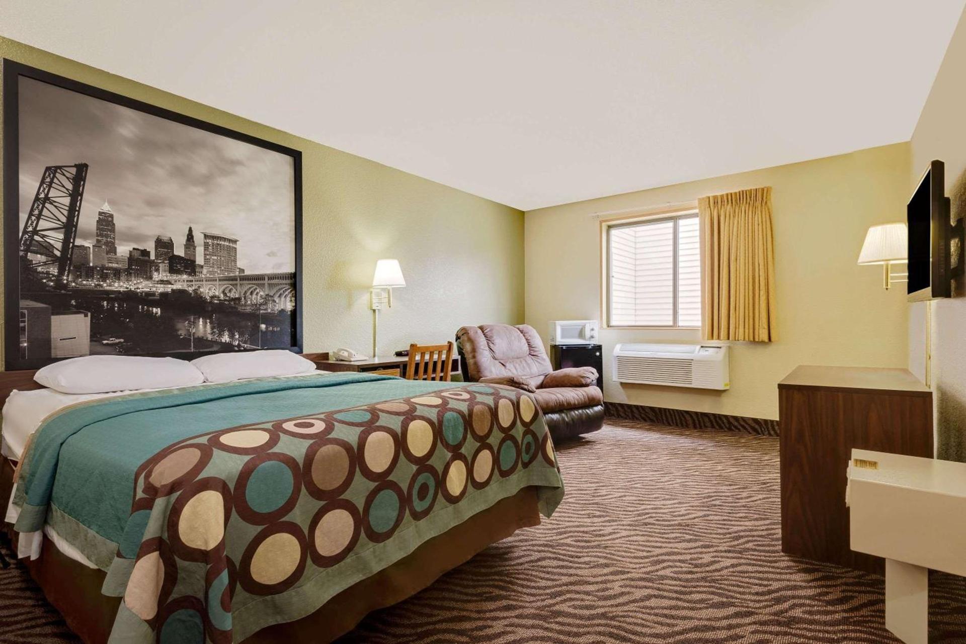 Super 8 by Wyndham Mentor/Cleveland Area photo 12