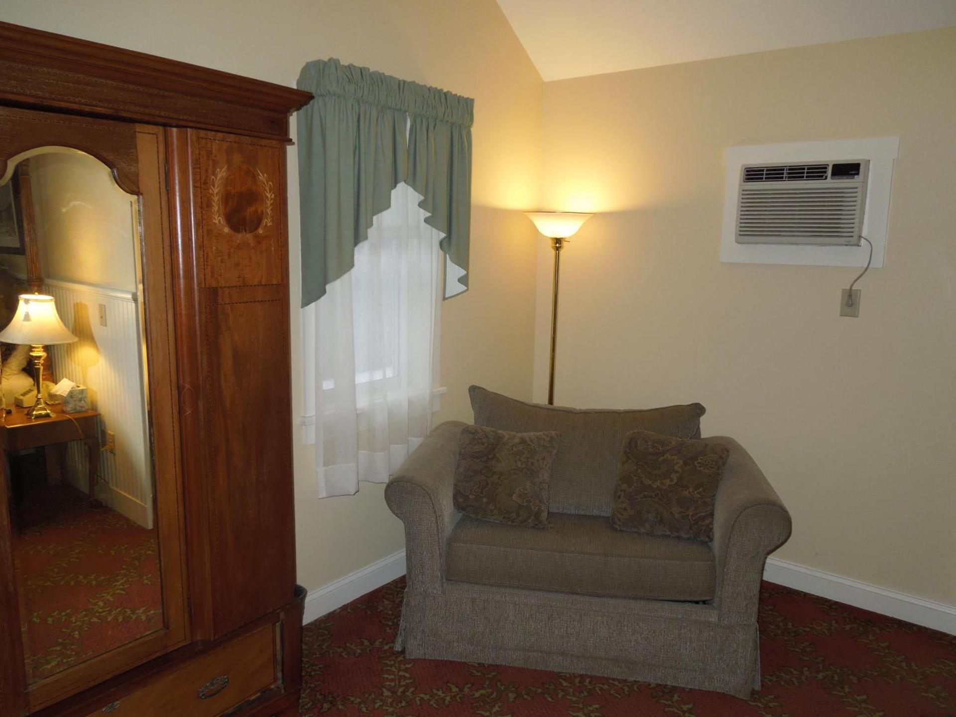 Kearsarge Inn photo 6