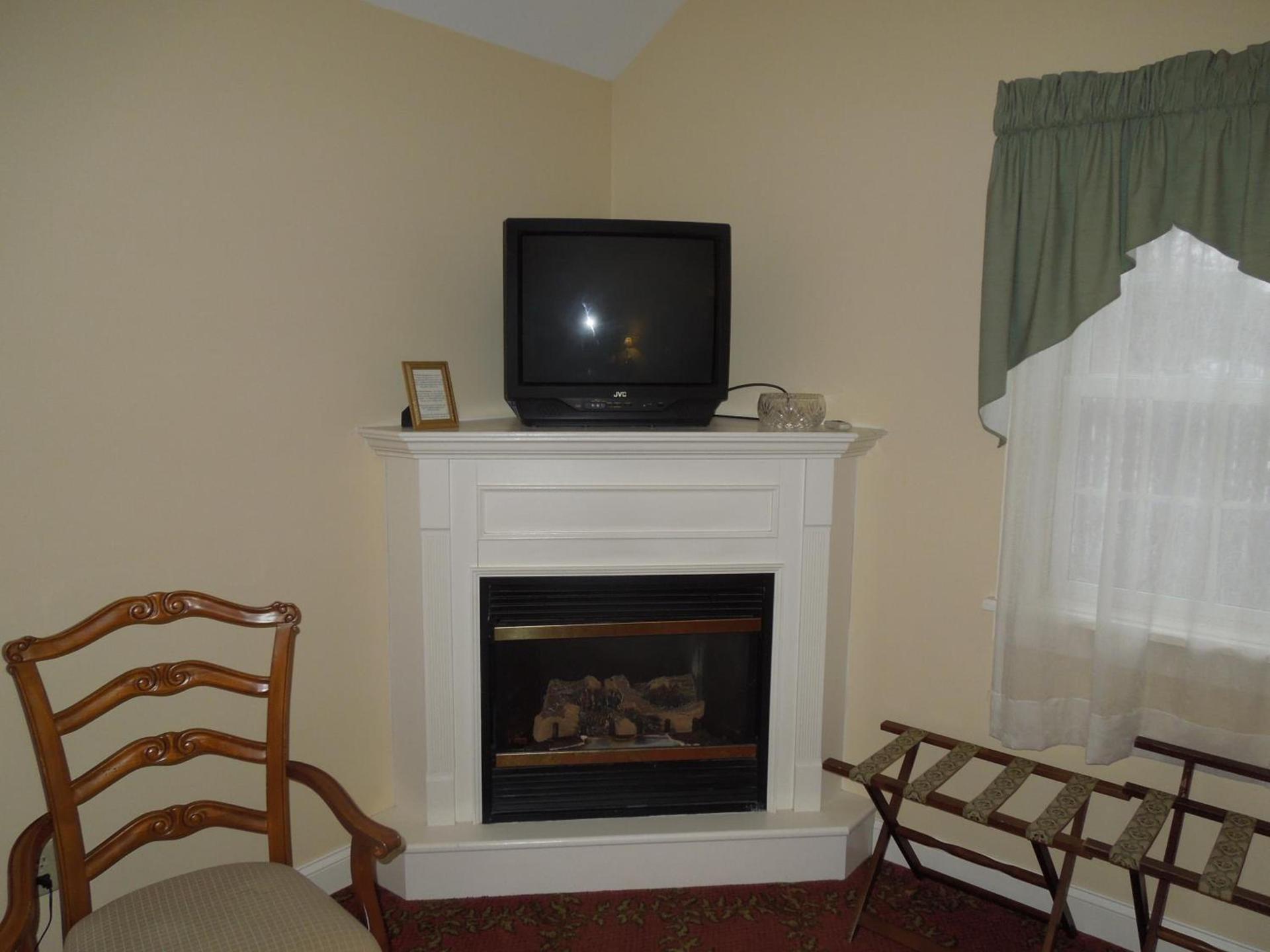 Kearsarge Inn photo 7