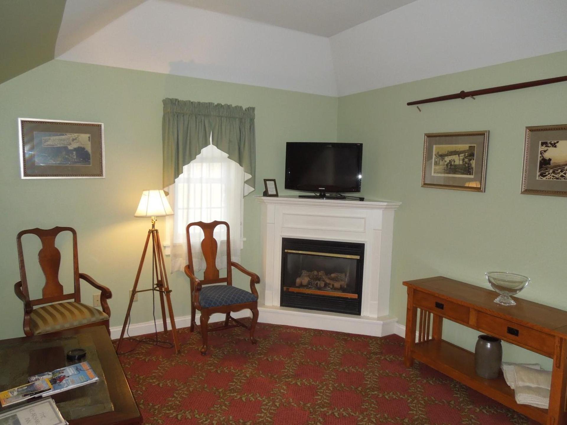 Kearsarge Inn photo 10