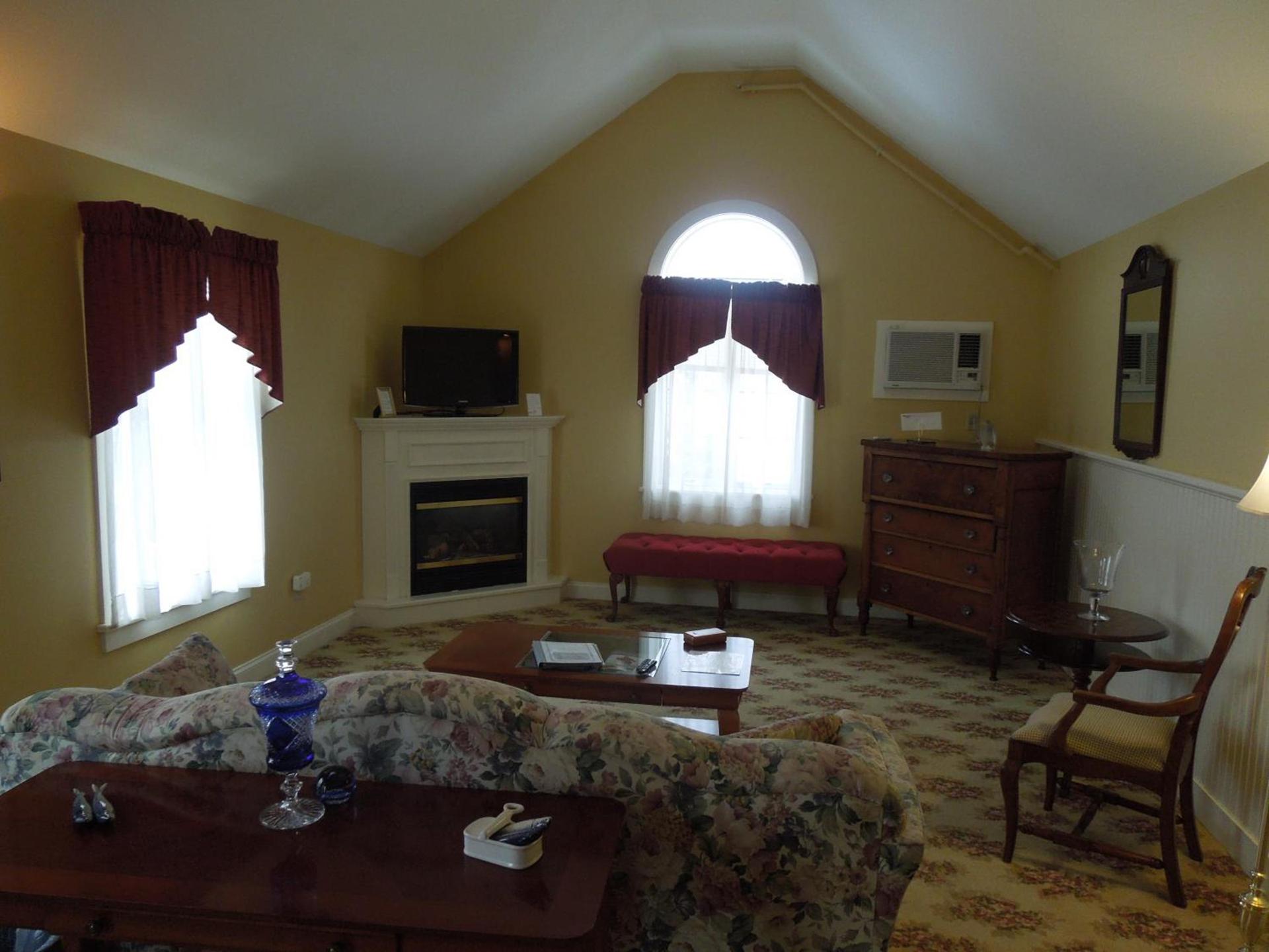 Kearsarge Inn photo 3