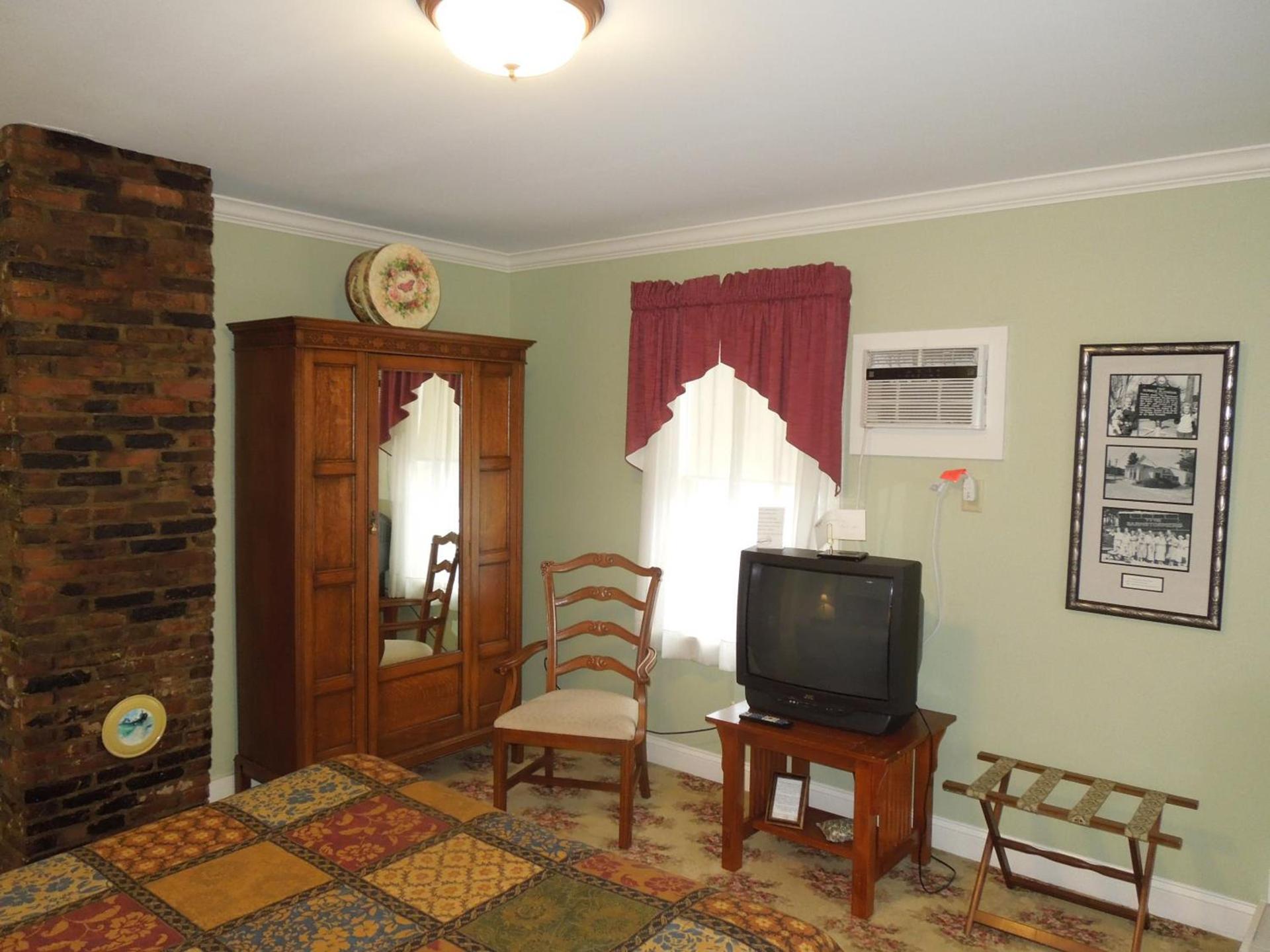 Kearsarge Inn photo 22