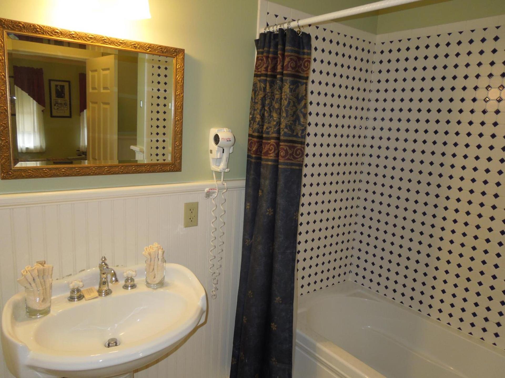 Kearsarge Inn photo 25
