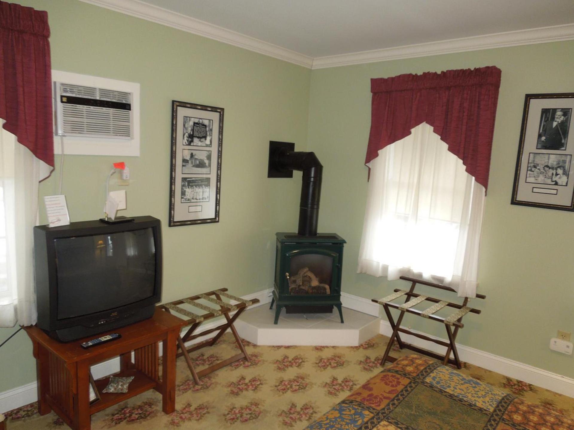Kearsarge Inn photo 26
