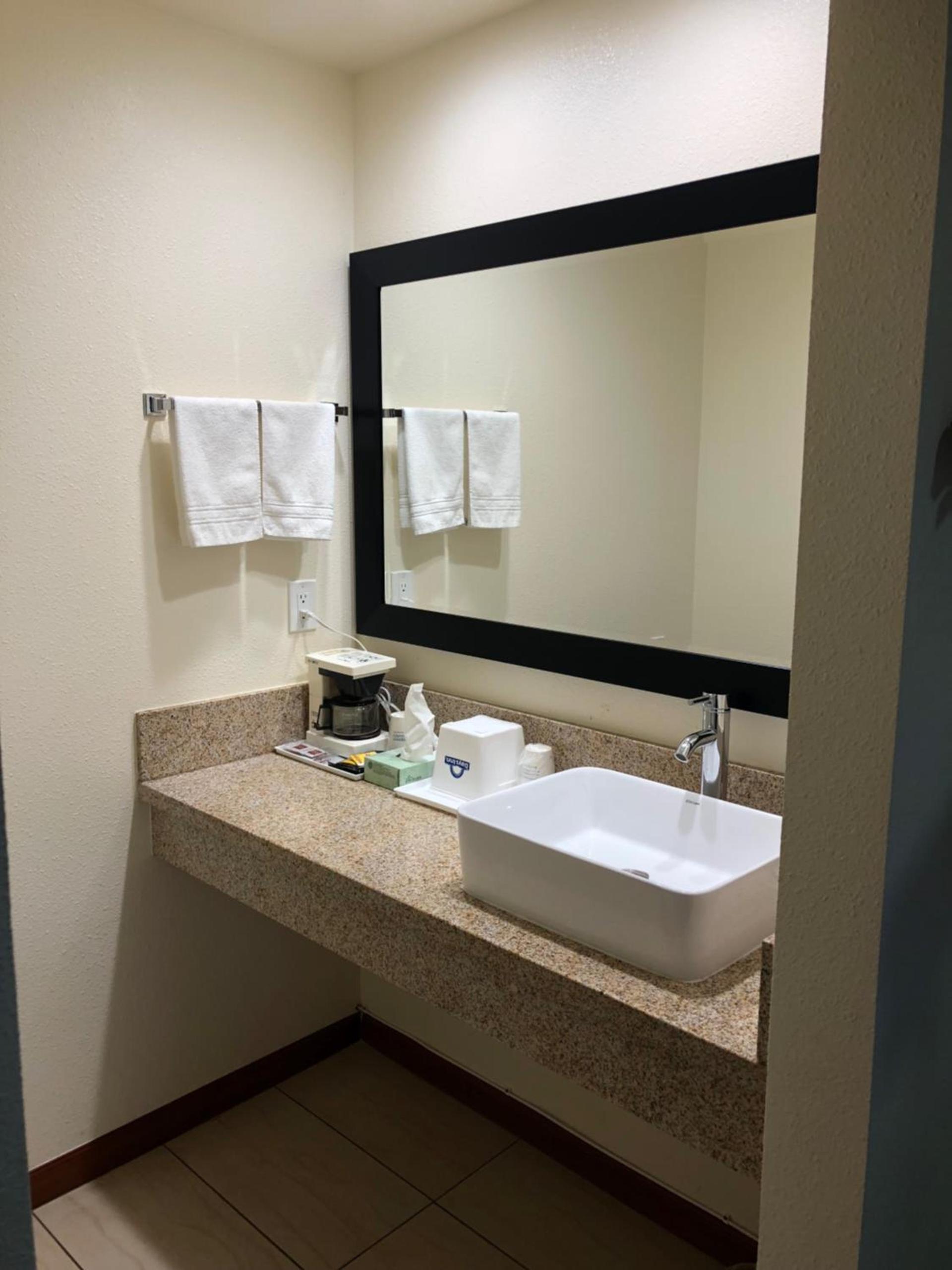 Days Inn by Wyndham Oroville photo 10
