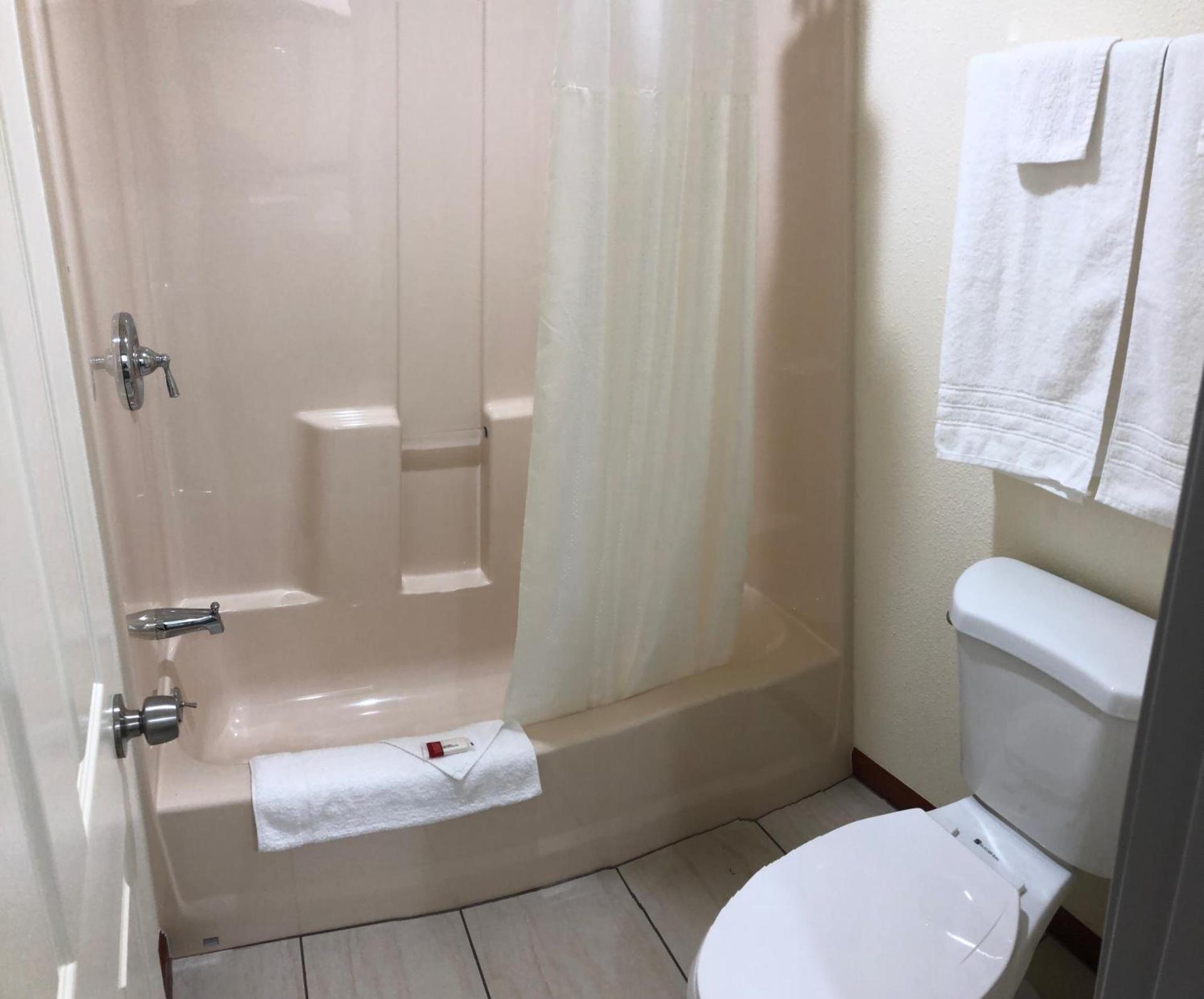 Days Inn by Wyndham Oroville photo 11
