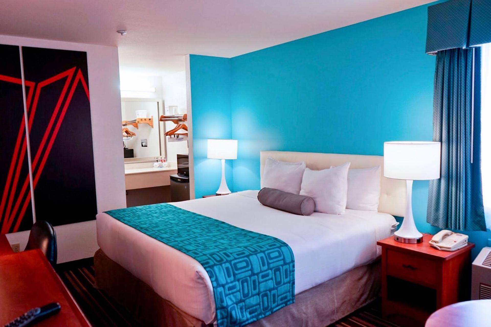 Howard Johnson by Wyndham Salinas photo 90