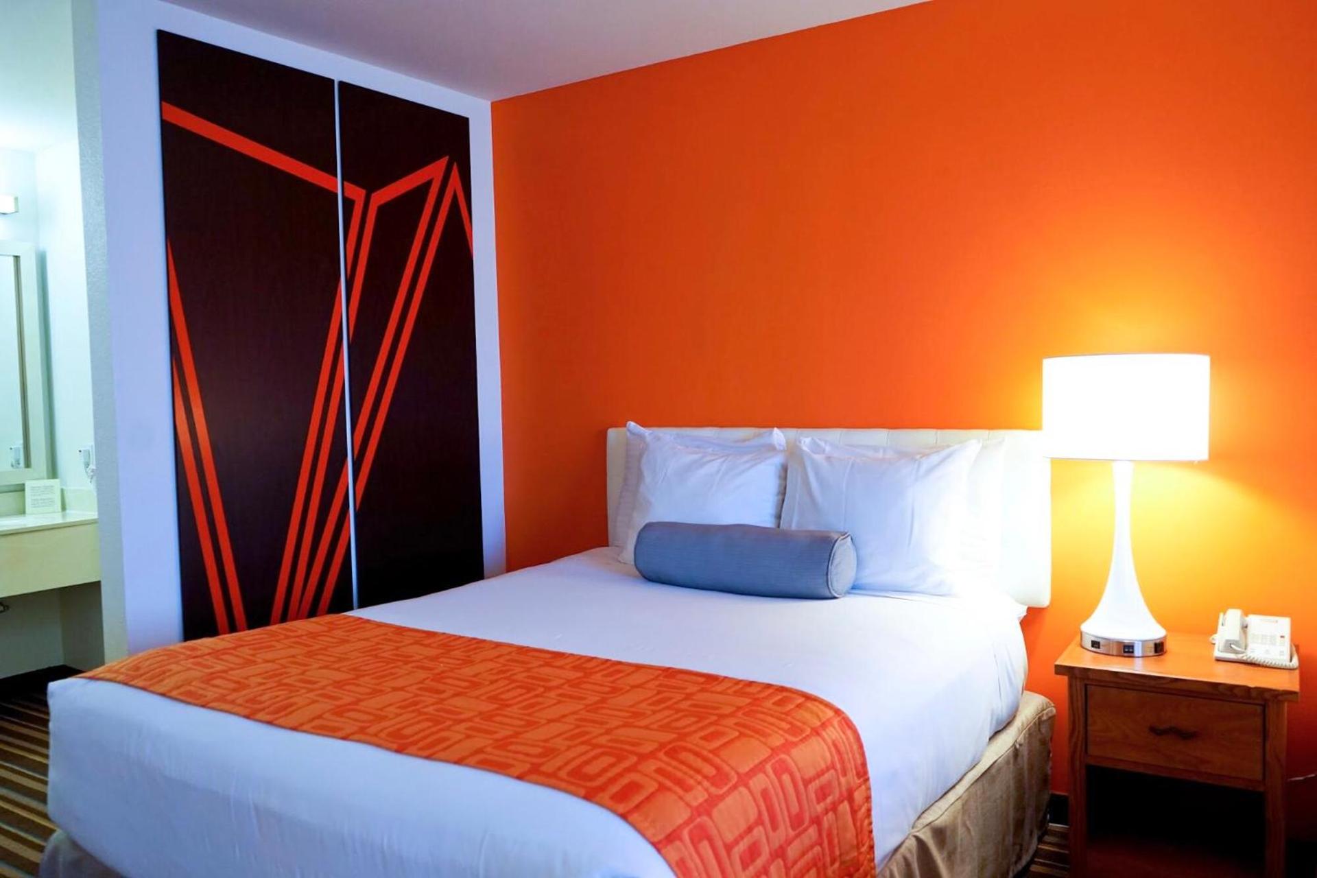 Howard Johnson by Wyndham Salinas photo 79
