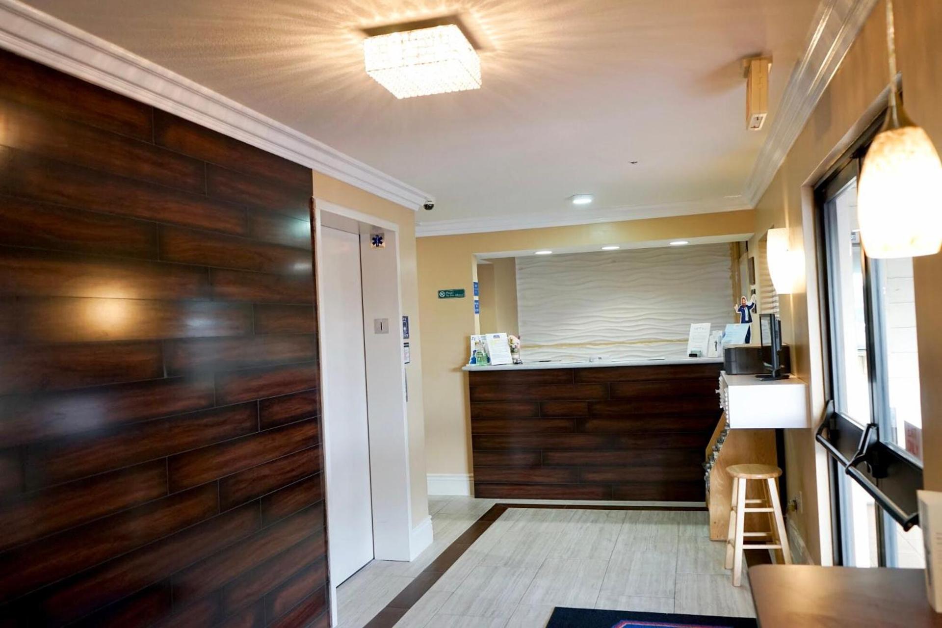 Howard Johnson by Wyndham Salinas photo 30