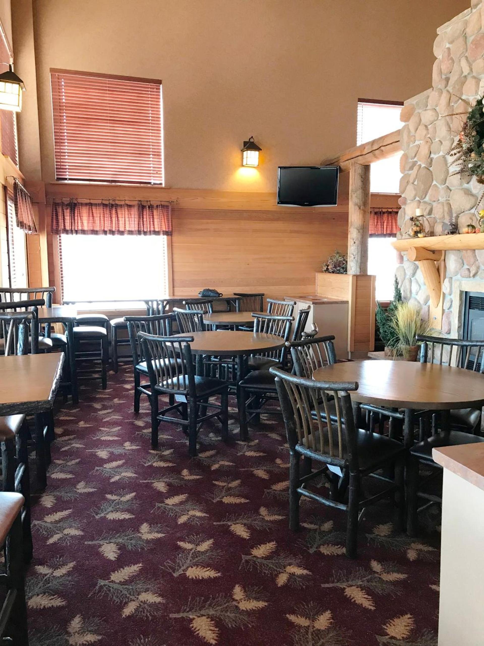 Kelly Inn and Suites Mitchell photo 14