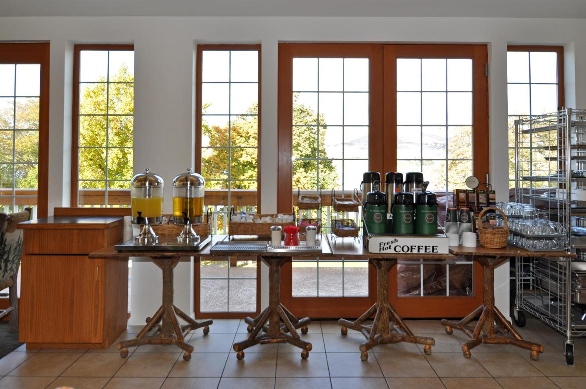 Lakeside Lodge and Suites photo 59