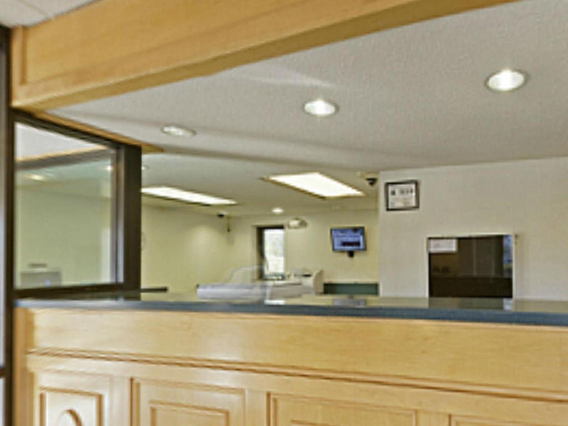 Days Inn by Wyndham Charlotte University photo 12