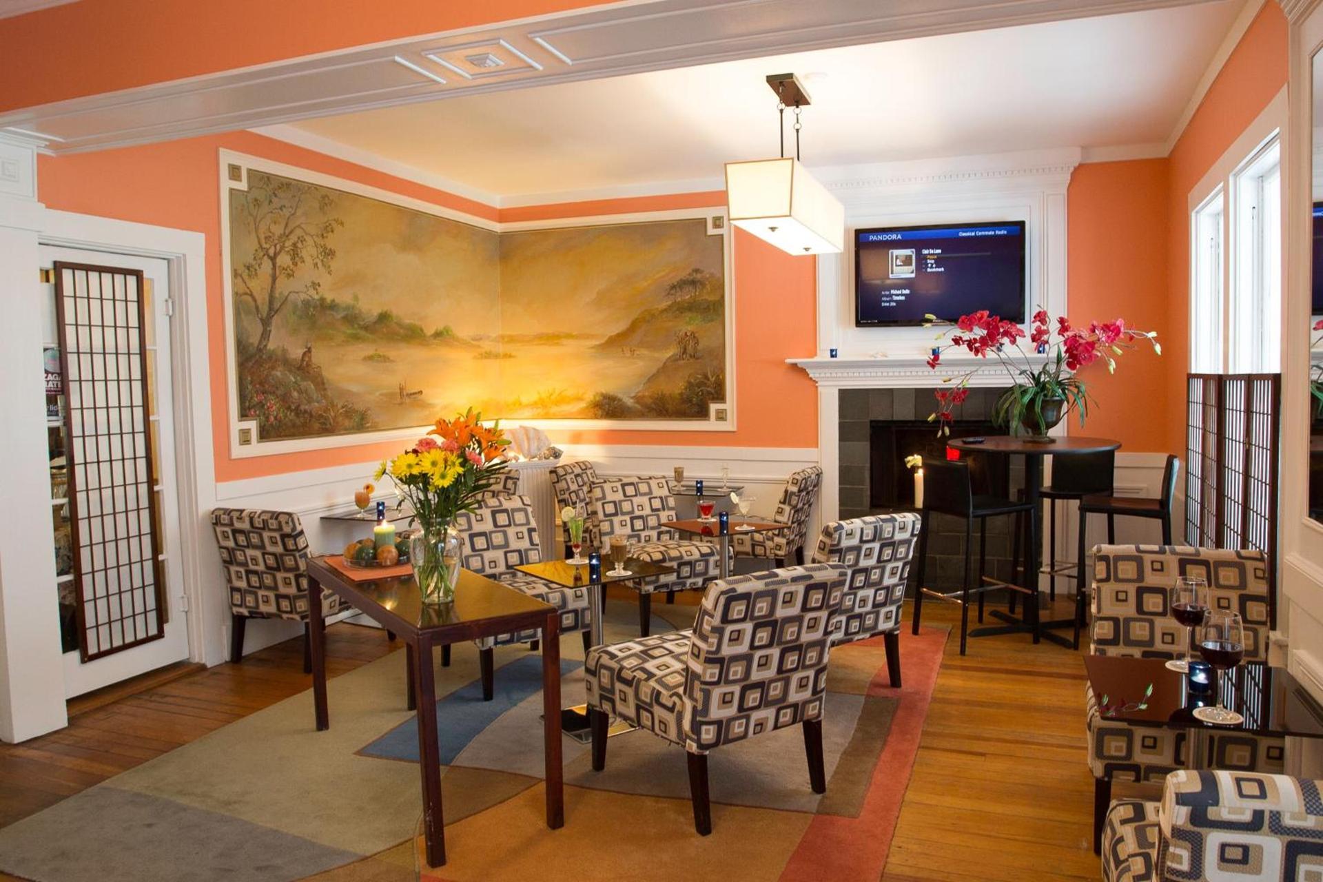 Queen Anne Inn photo 10