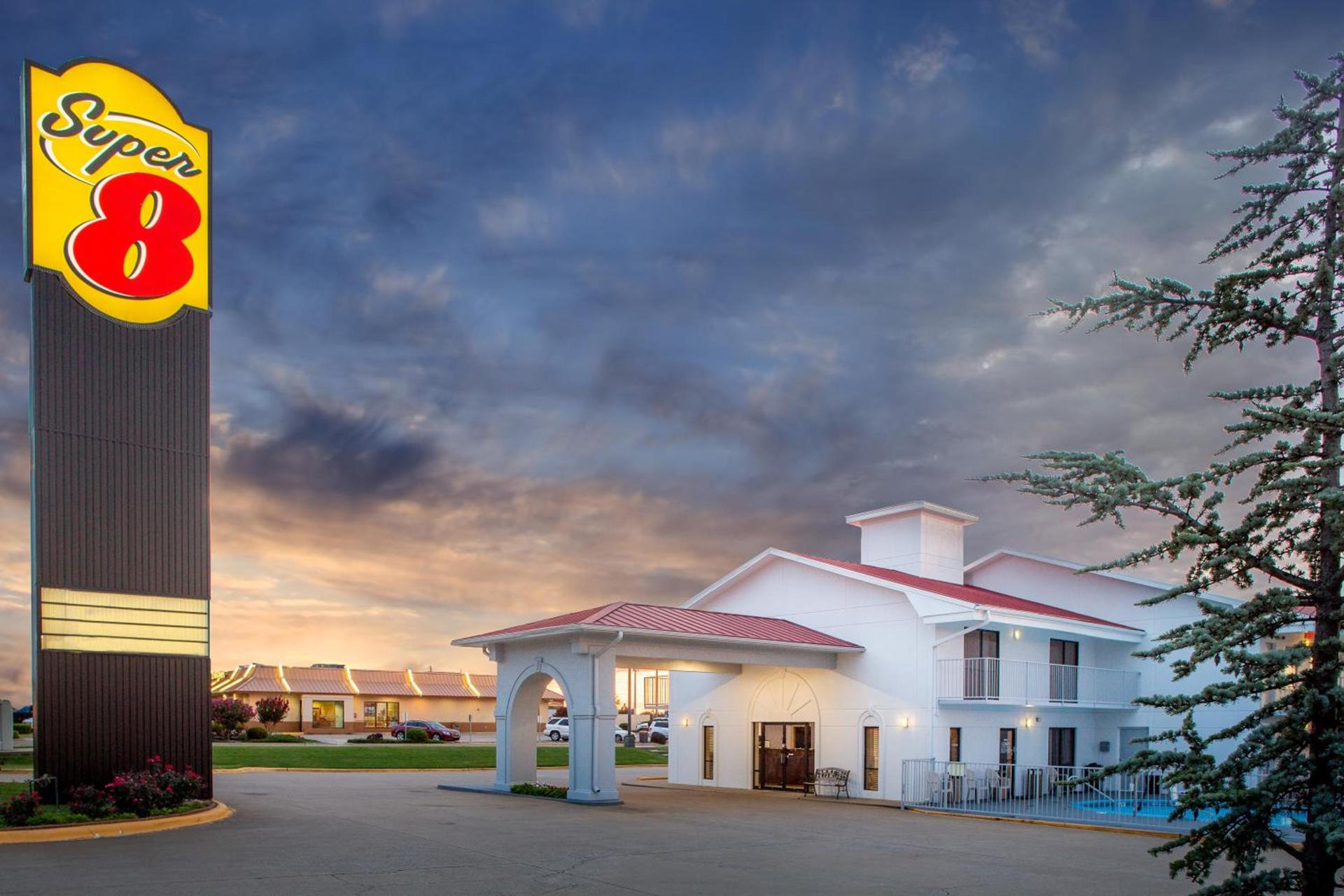 Super 8 by Wyndham Springdale AR photo 23