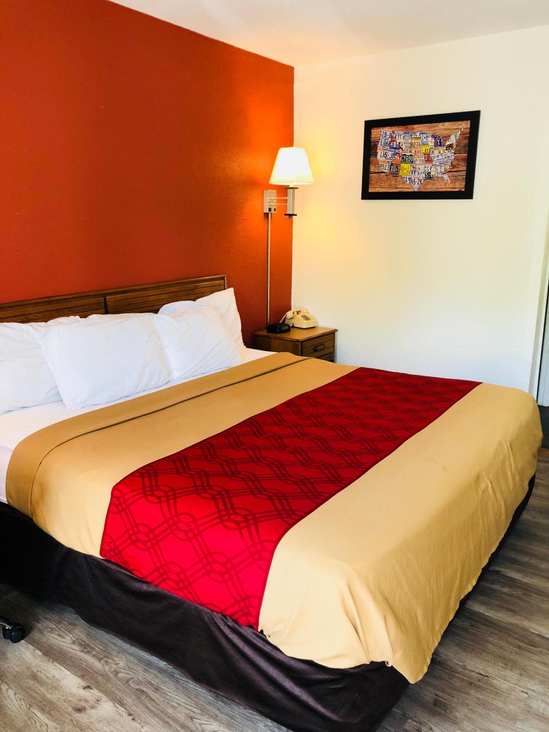 Econo Lodge photo 4