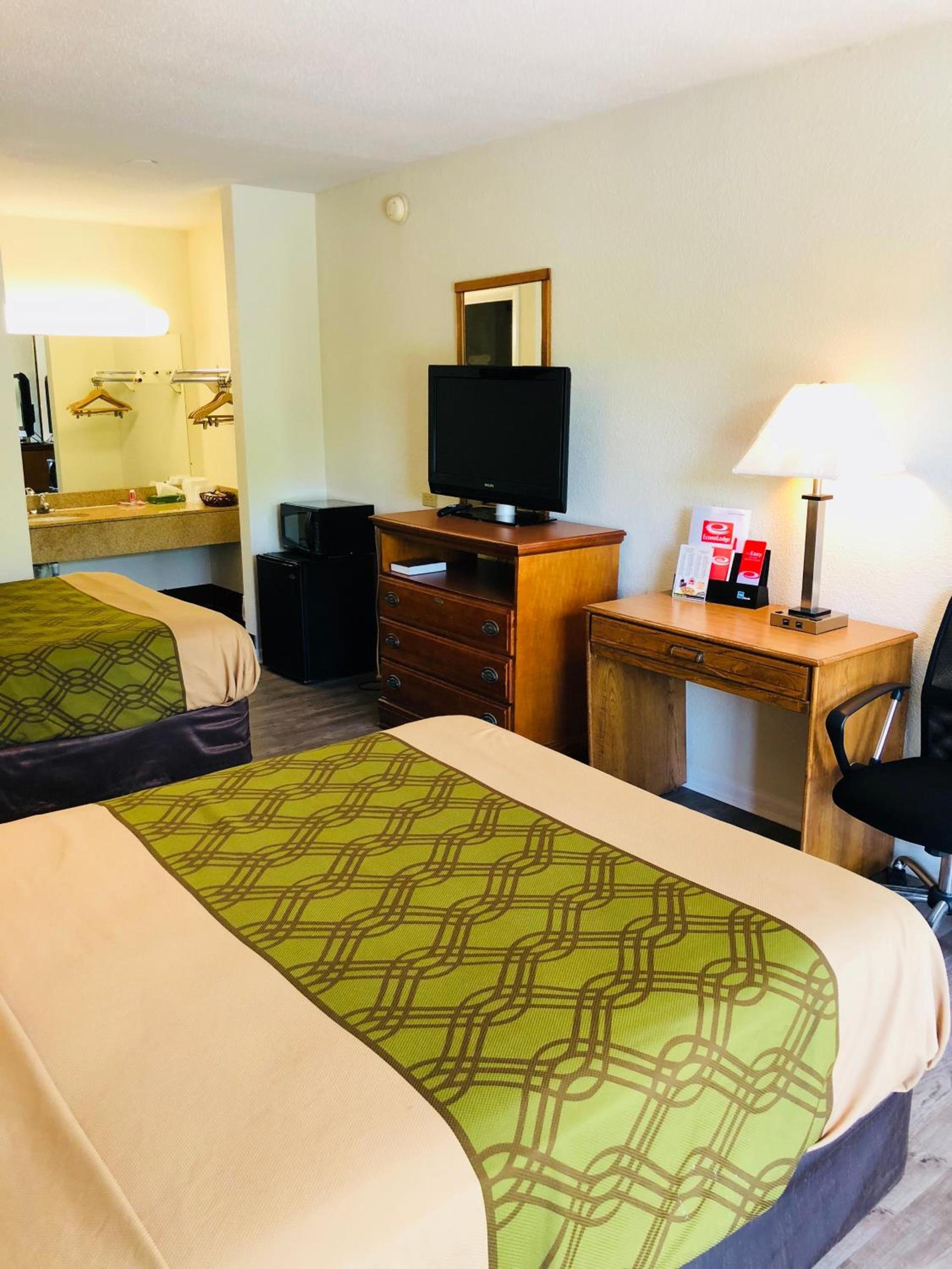 Econo Lodge photo 3