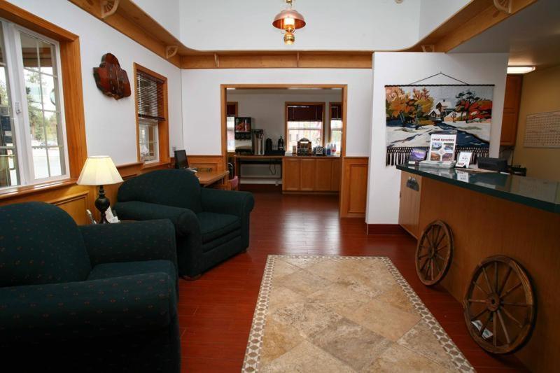 Sisters Inn & Suites photo 16