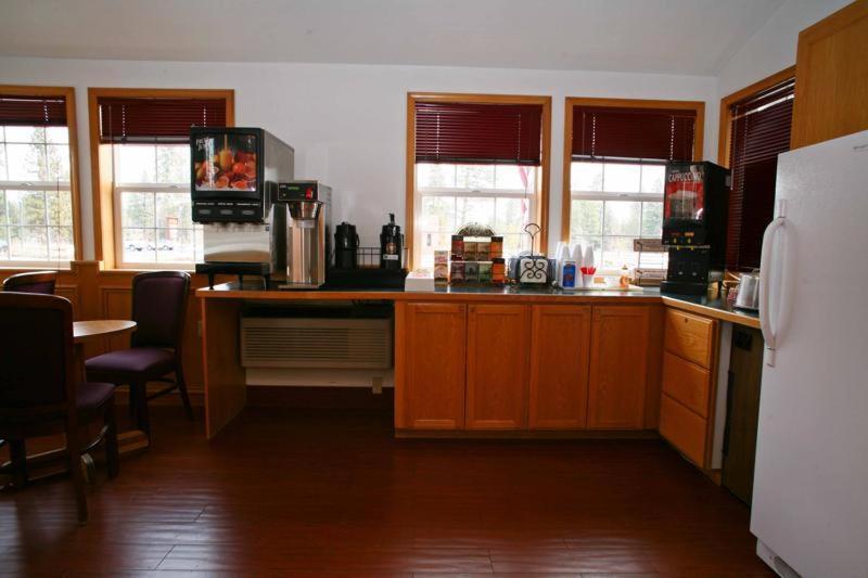 Sisters Inn & Suites photo 15