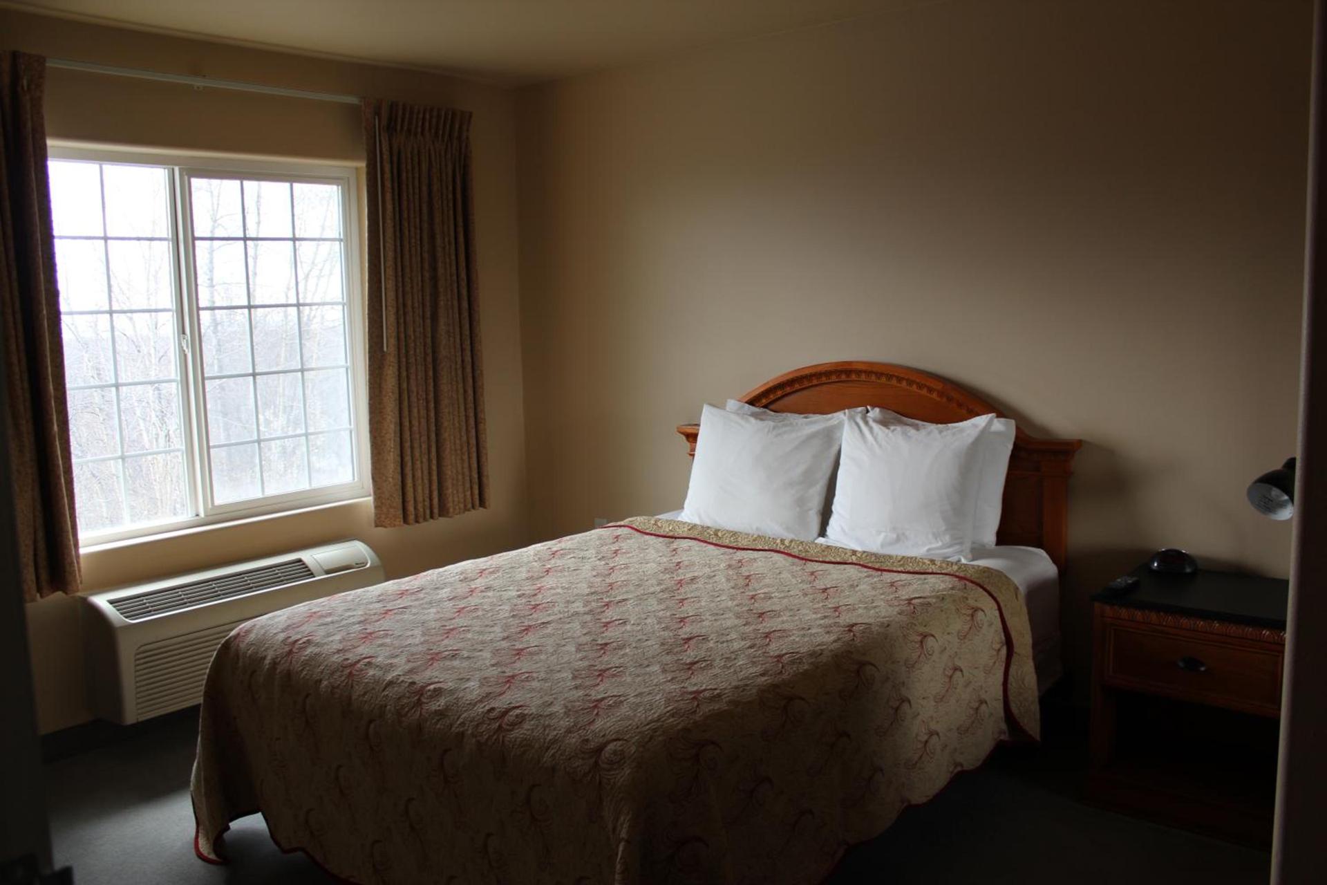 Grand View Inn & Suites photo 15