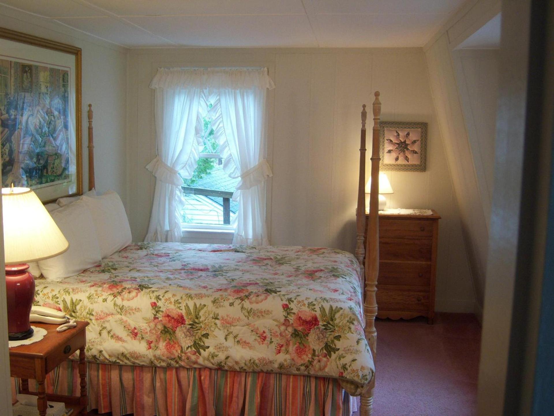 High Tide Inn on the Ocean, Motel and Cottages photo 53