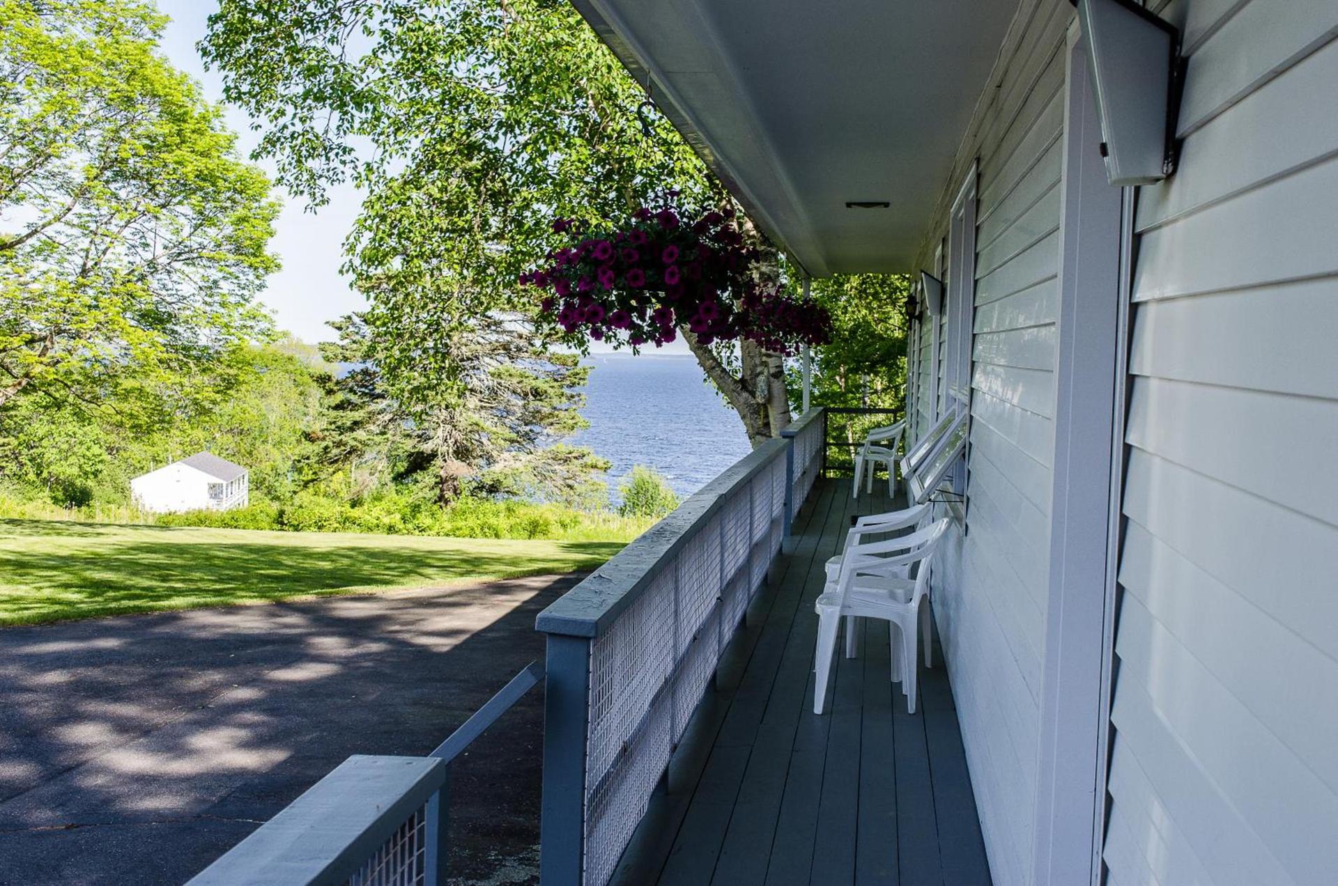 High Tide Inn on the Ocean, Motel and Cottages photo 31