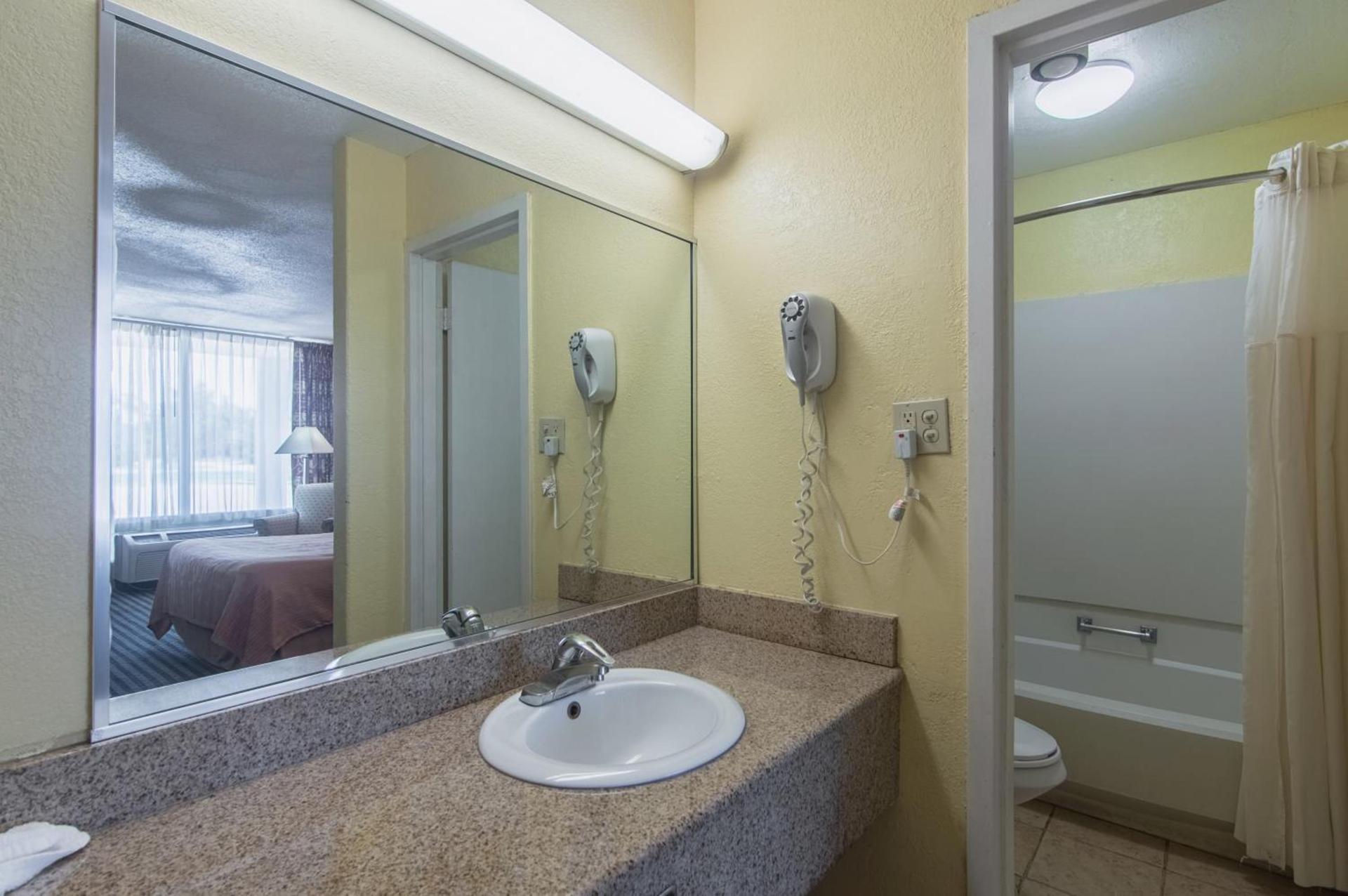 Motel 6-Liberal, KS photo 34